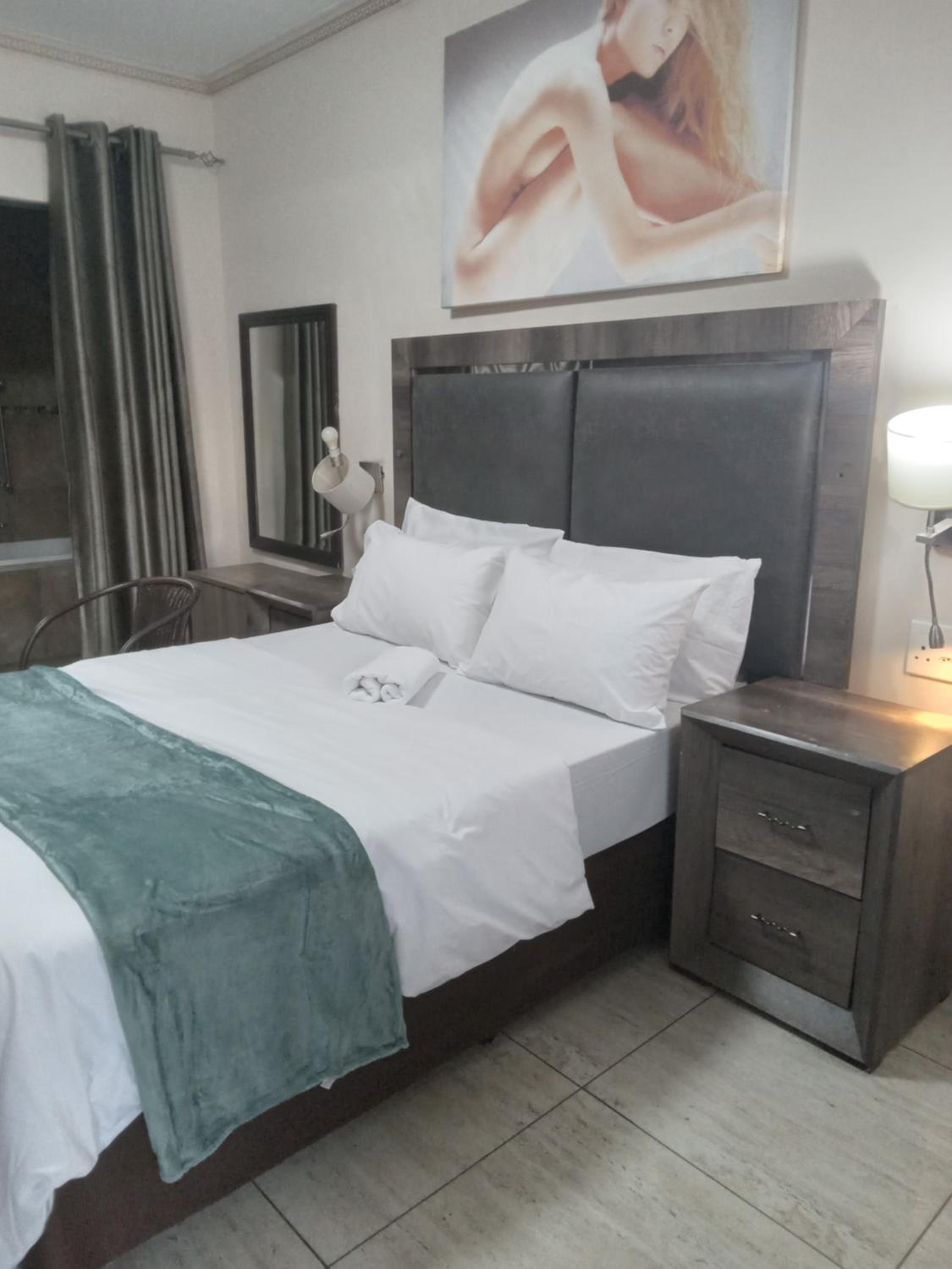 Double Room - Photo 2