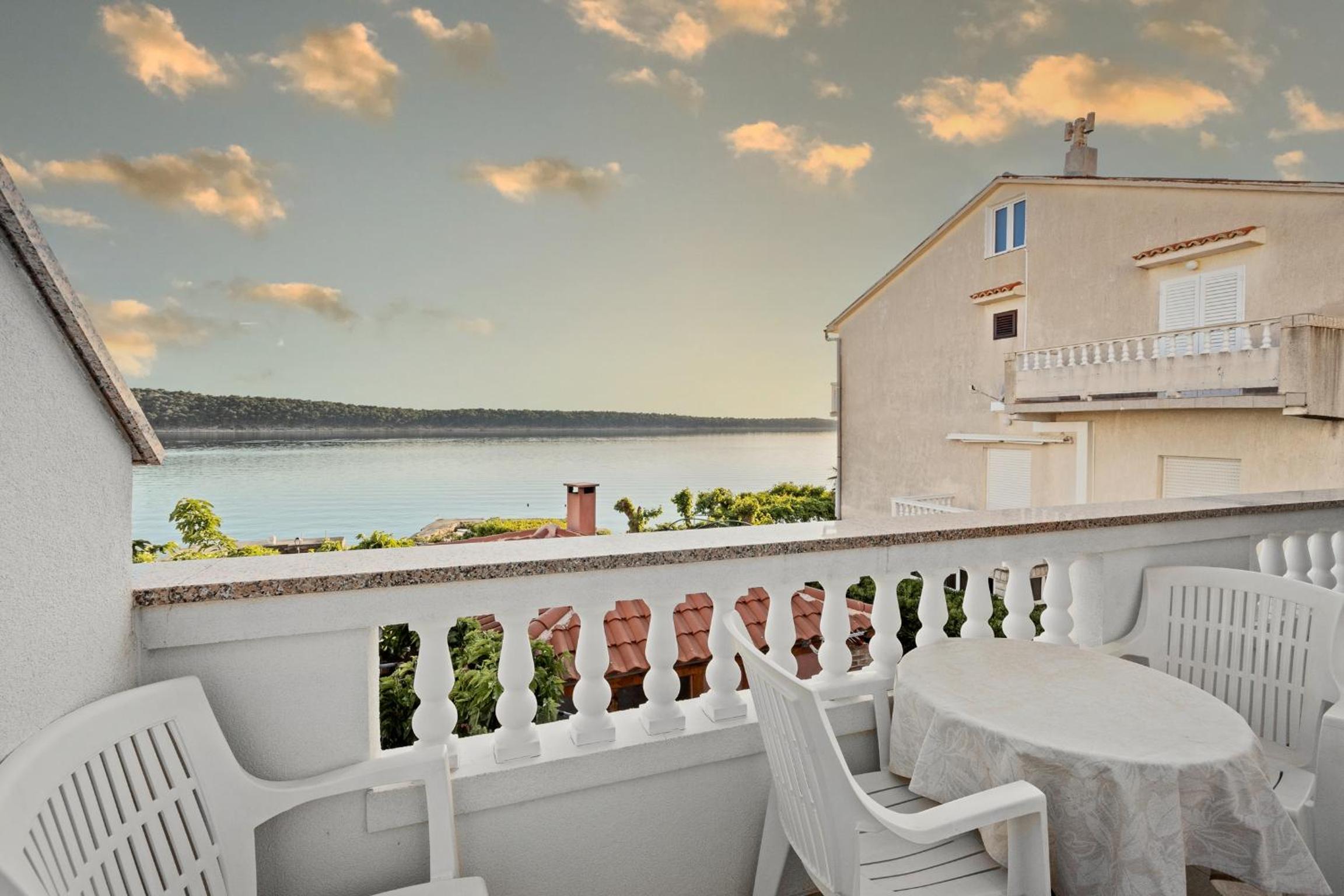 One Bedroom Apartment with Balcony photo 2