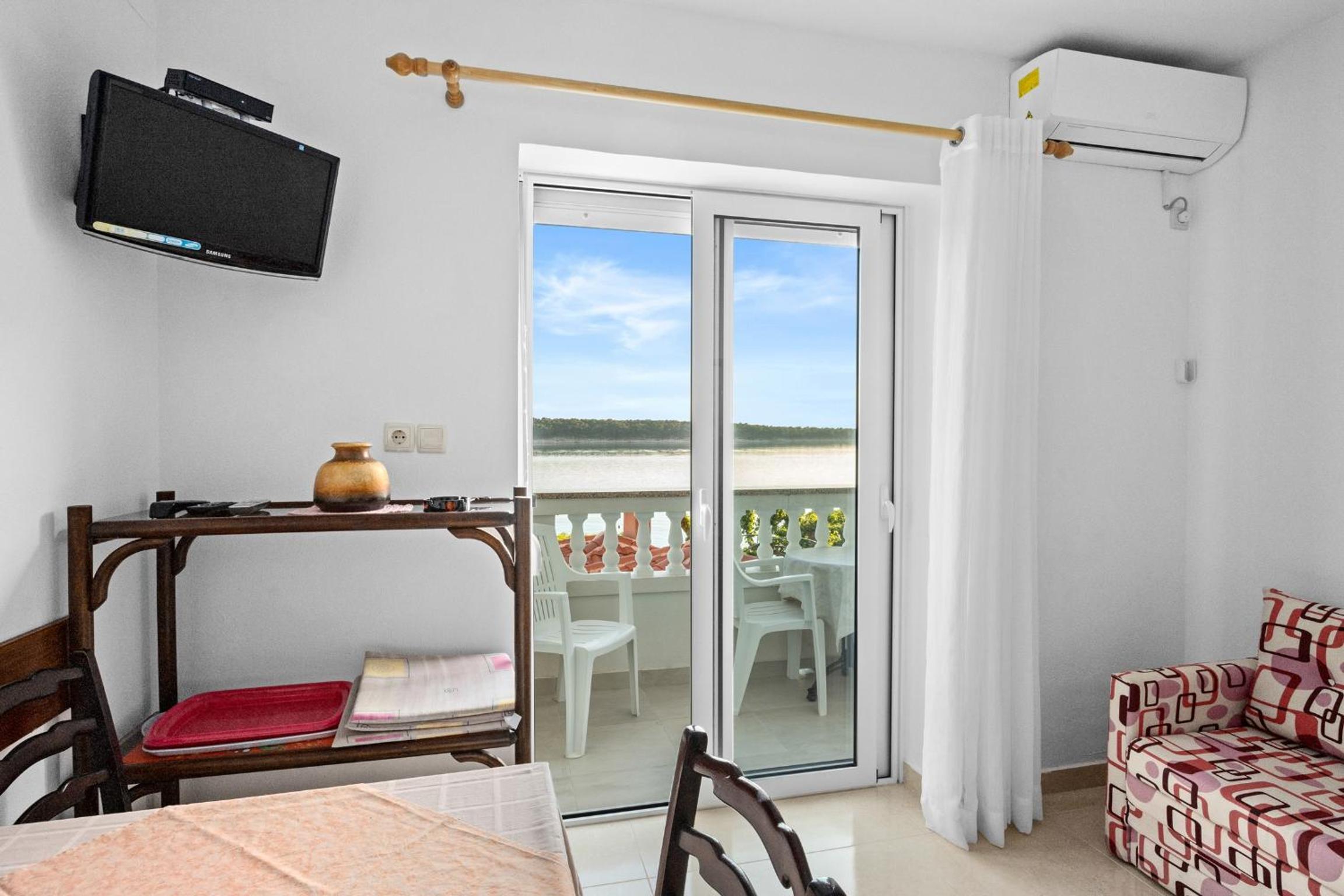 One Bedroom Apartment with Balcony photo 2