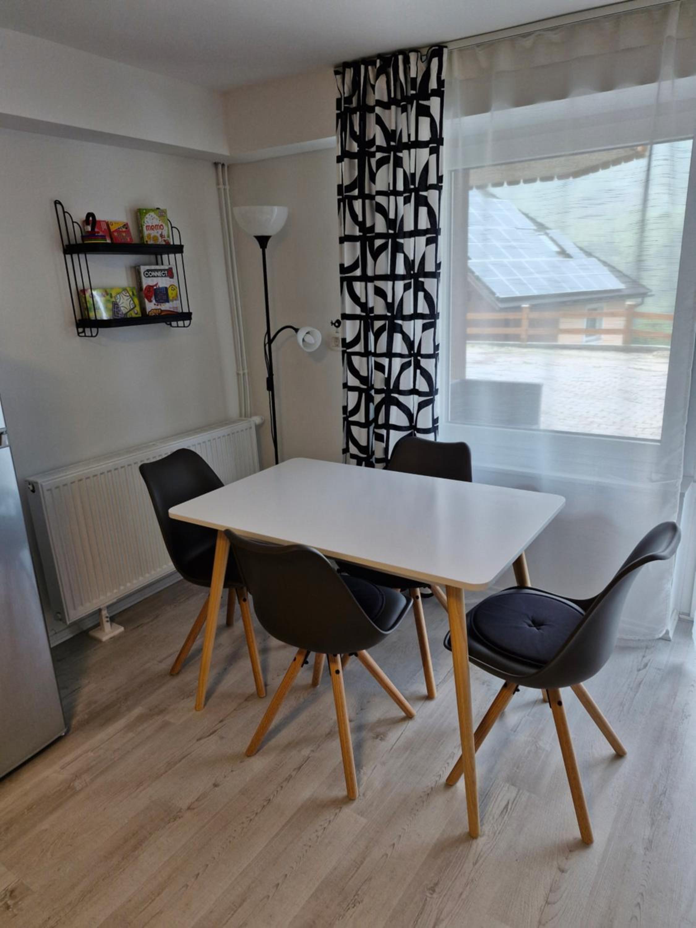 Apartment with Mountain View - Photo 3
