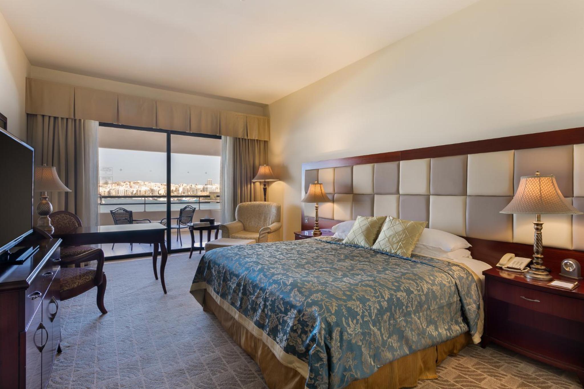 Deluxe Double or Twin Room with Partial Sea View - Photo 1