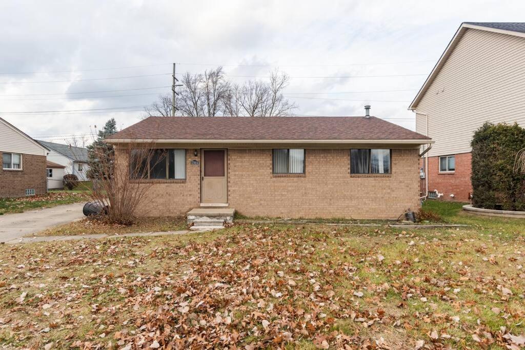 Four-Bedroom House photo 2