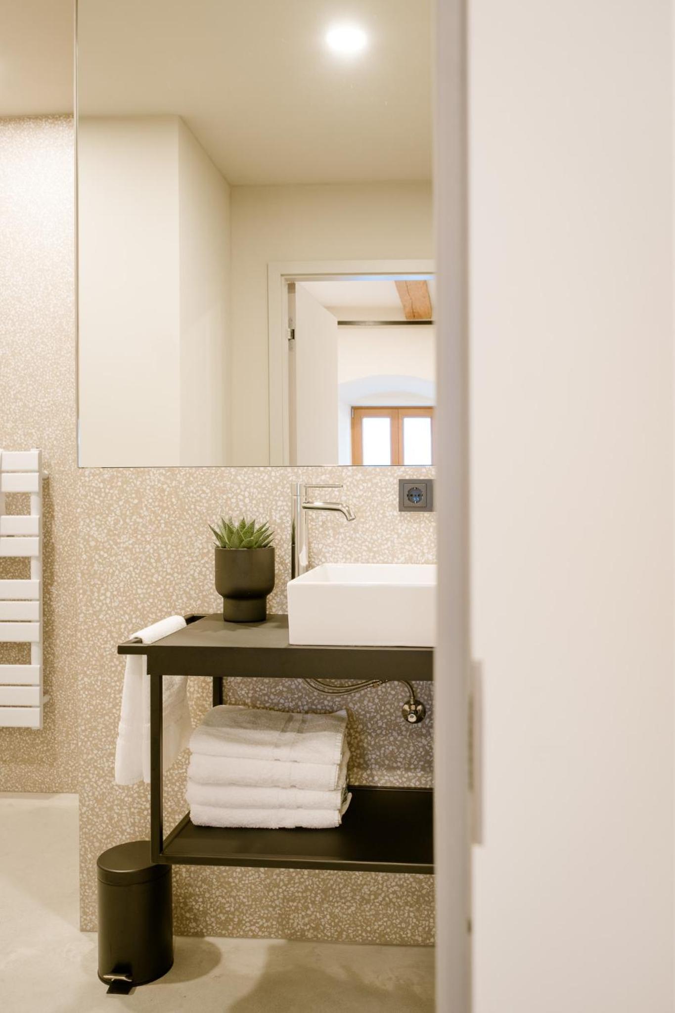 Studio Apartment photo 2