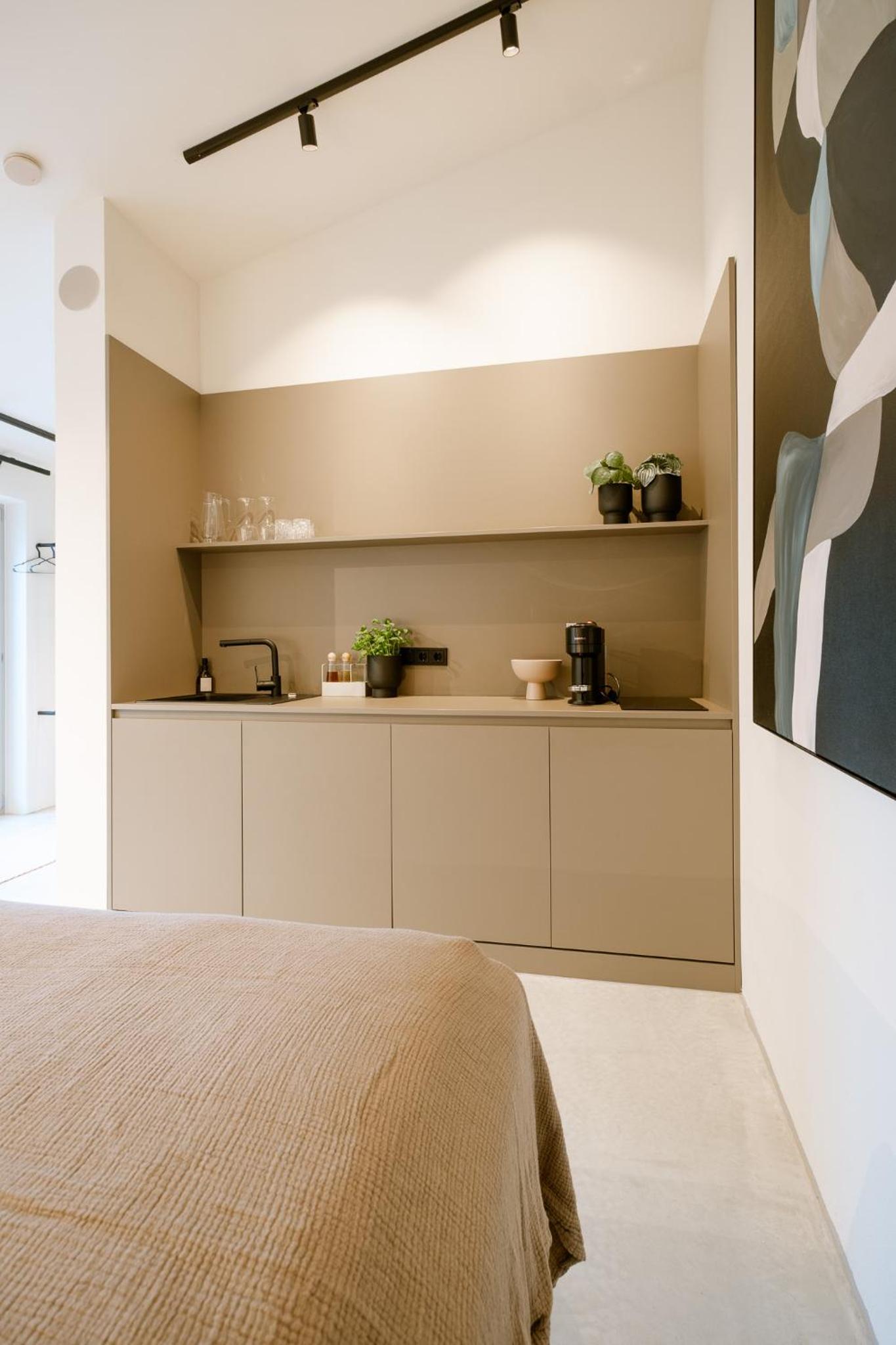 Studio Apartment photo 2