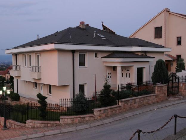 Three-Bedroom Villa photo 1