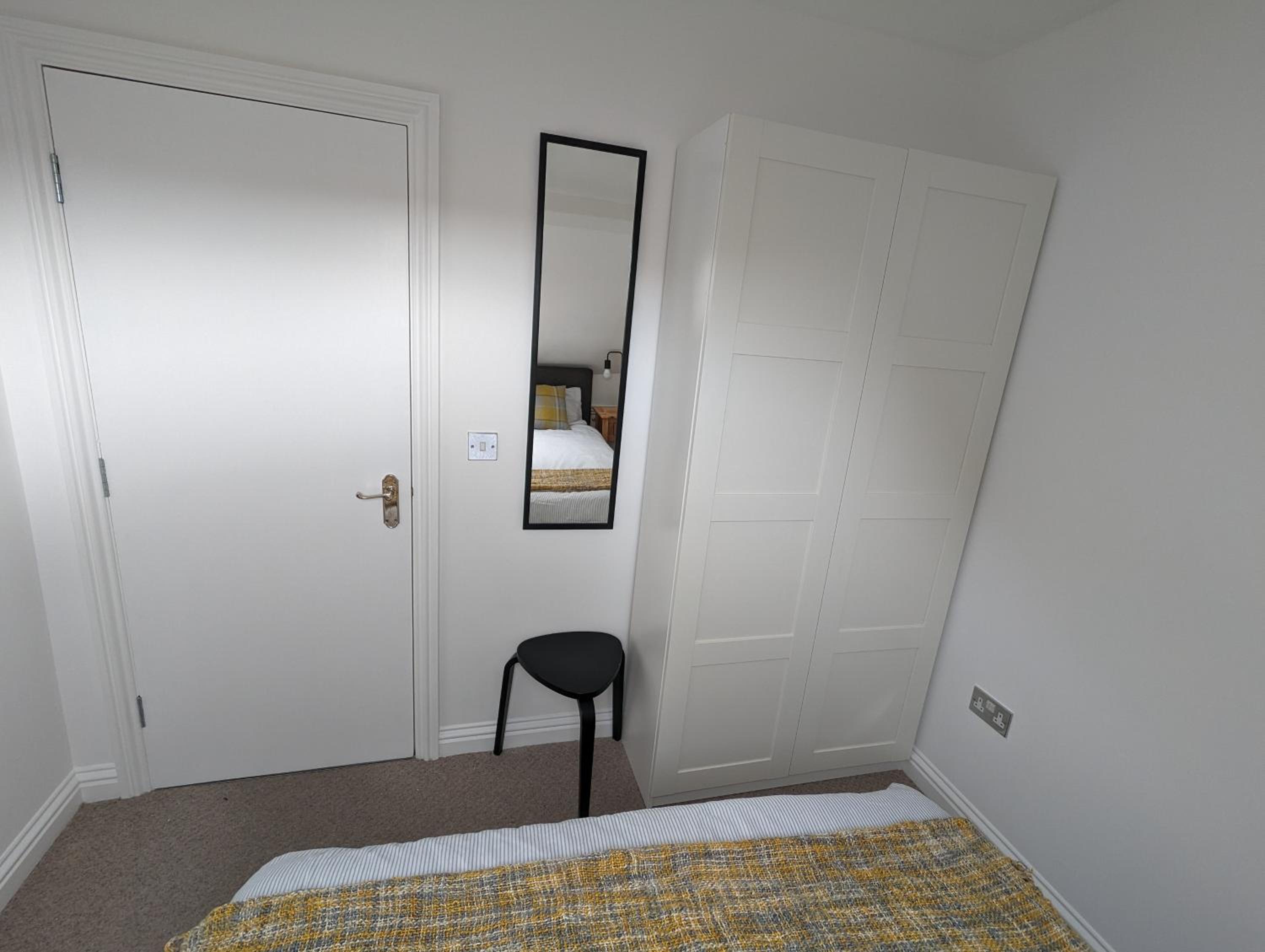 One-Bedroom Apartment photo 2