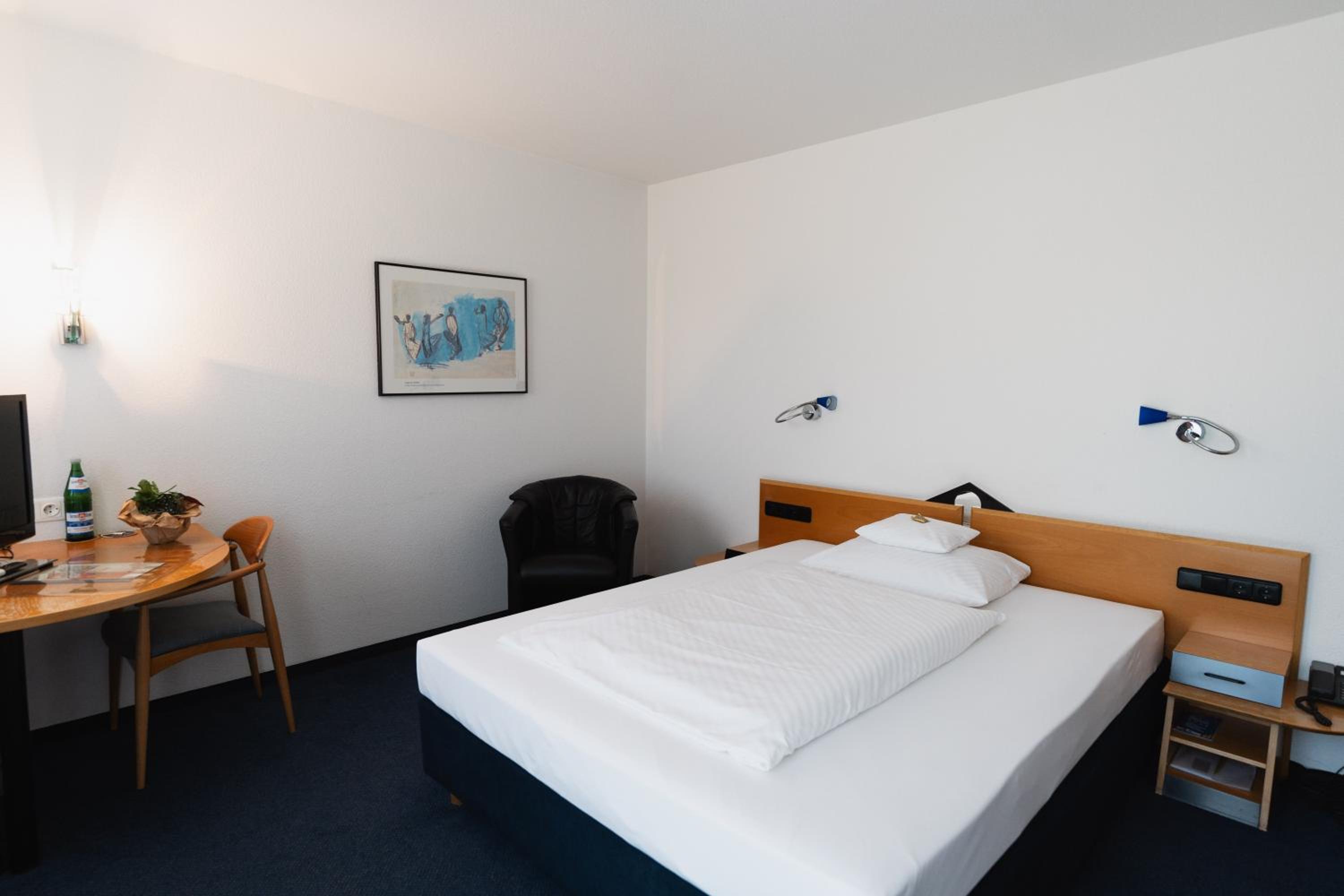 Double or Twin Room with Bathroom photo 3