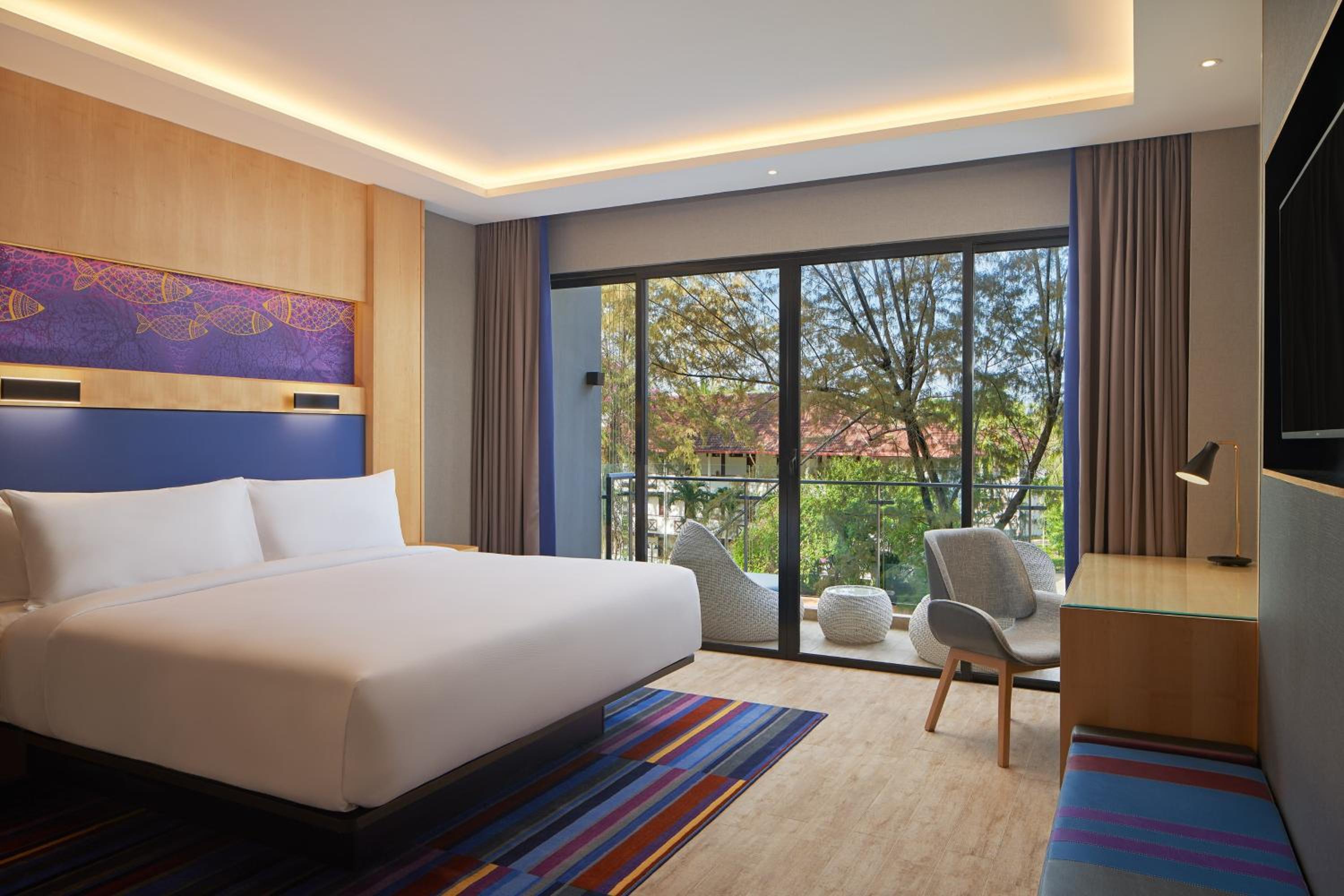 Garden View, Balcony, Guest room, 1 King - Photo 3