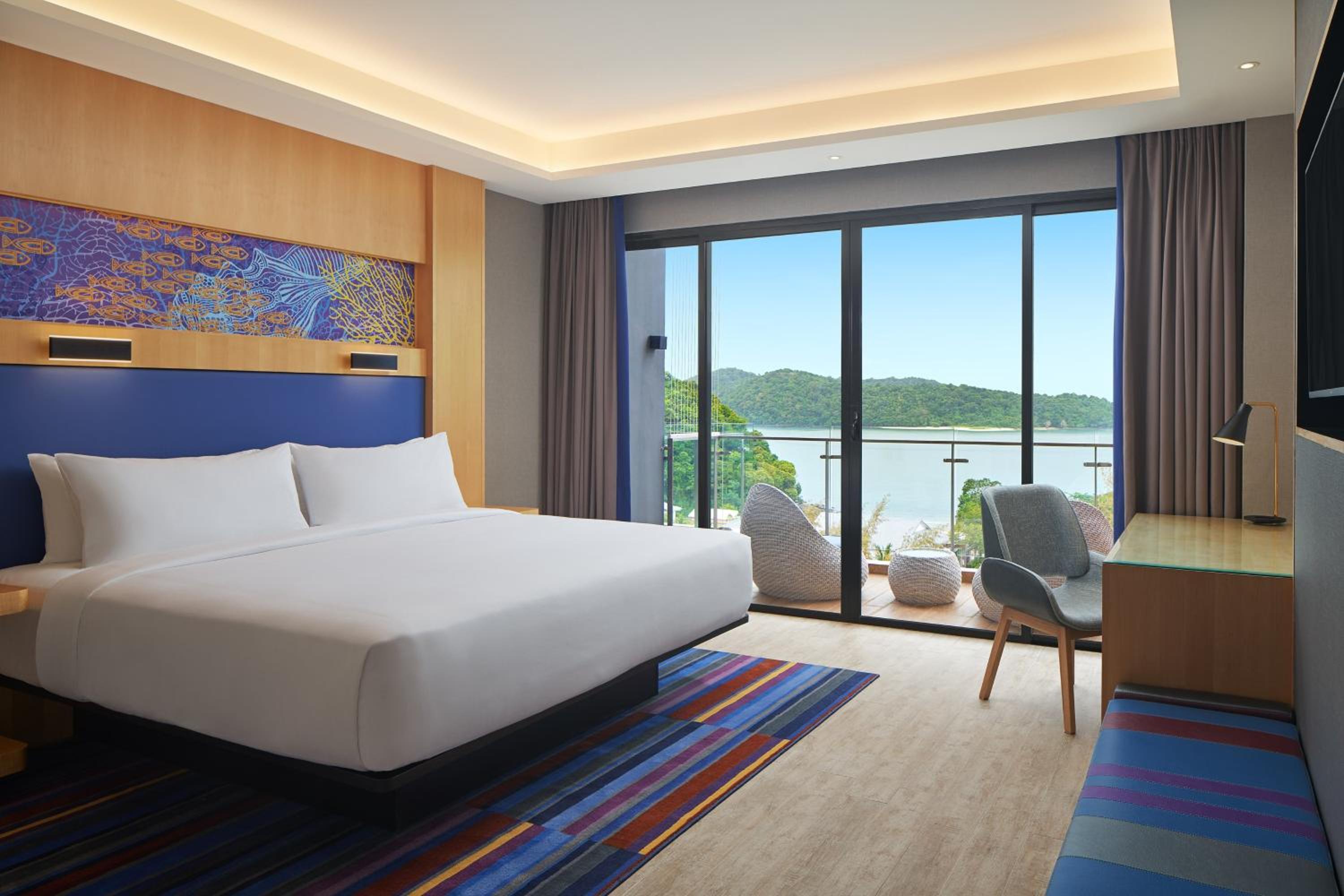 Sea View, Large Balcony, Guest room, 1 King - Photo 2