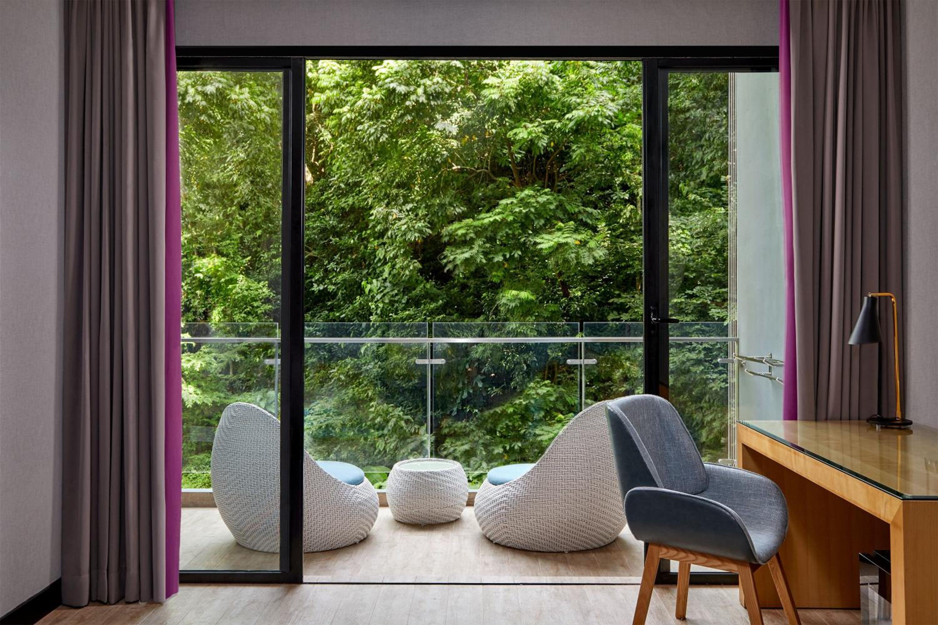 	 Rainforest View, Balcony, Guest room, 1 King - Photo 2