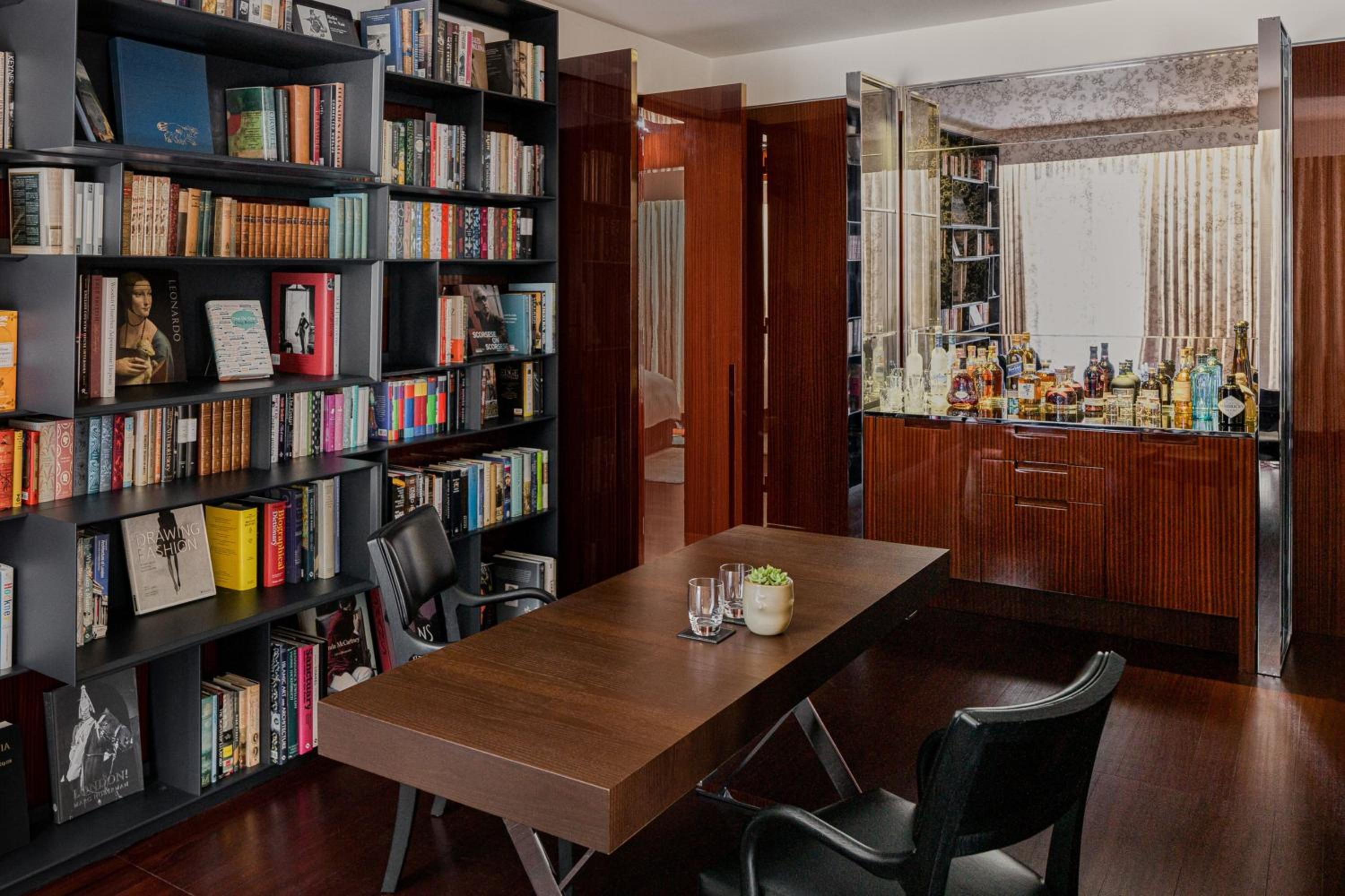 One-Bedroom King Suite with Urban View