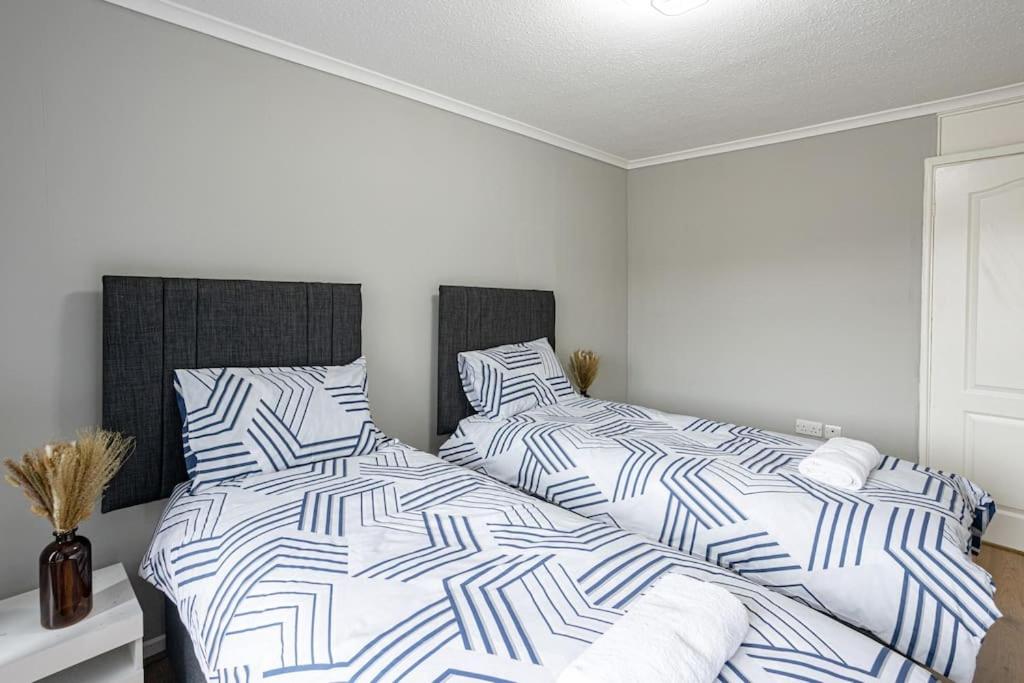 Three-Bedroom Apartment photo 1