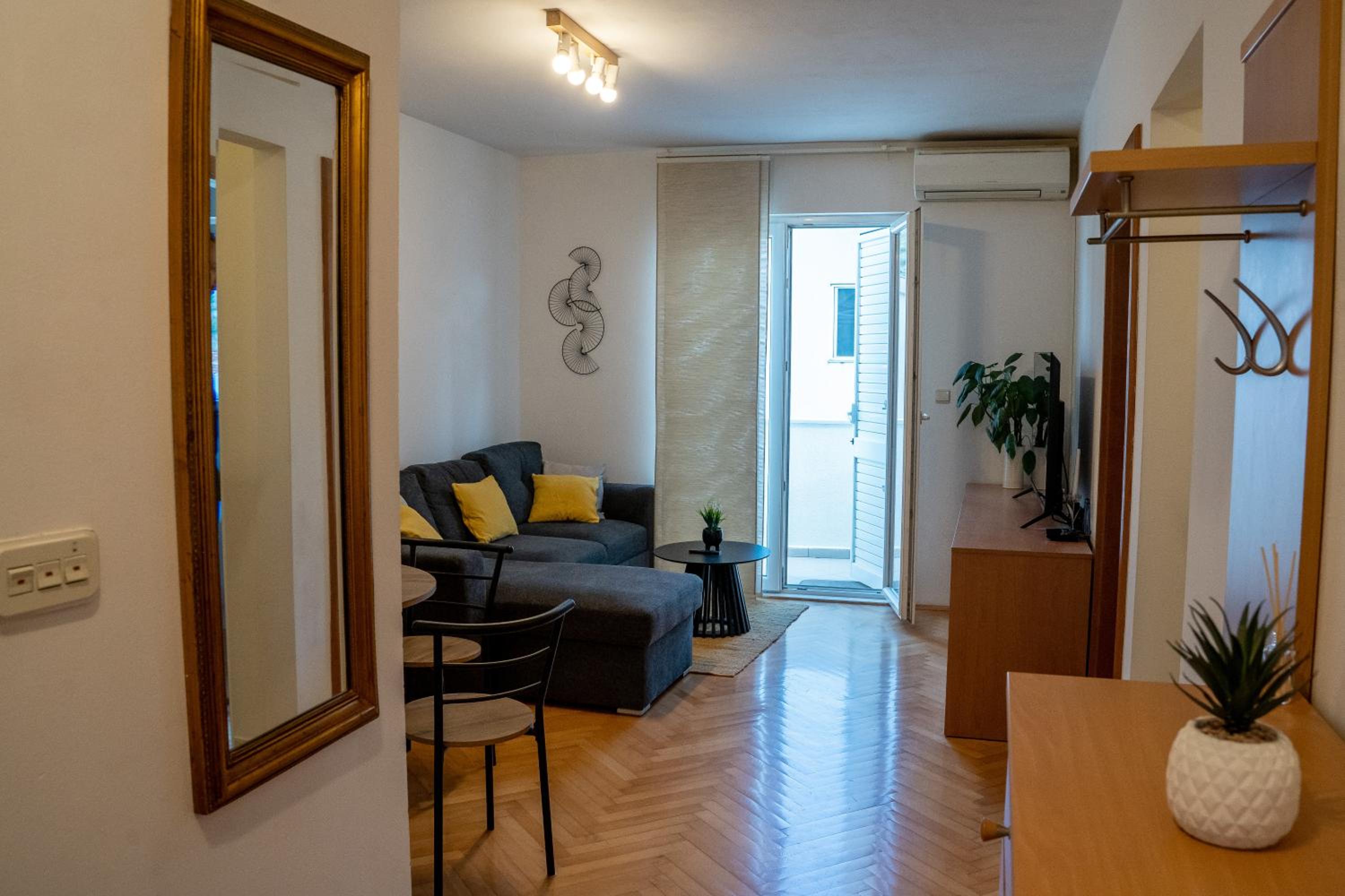 One-Bedroom Apartment photo 3