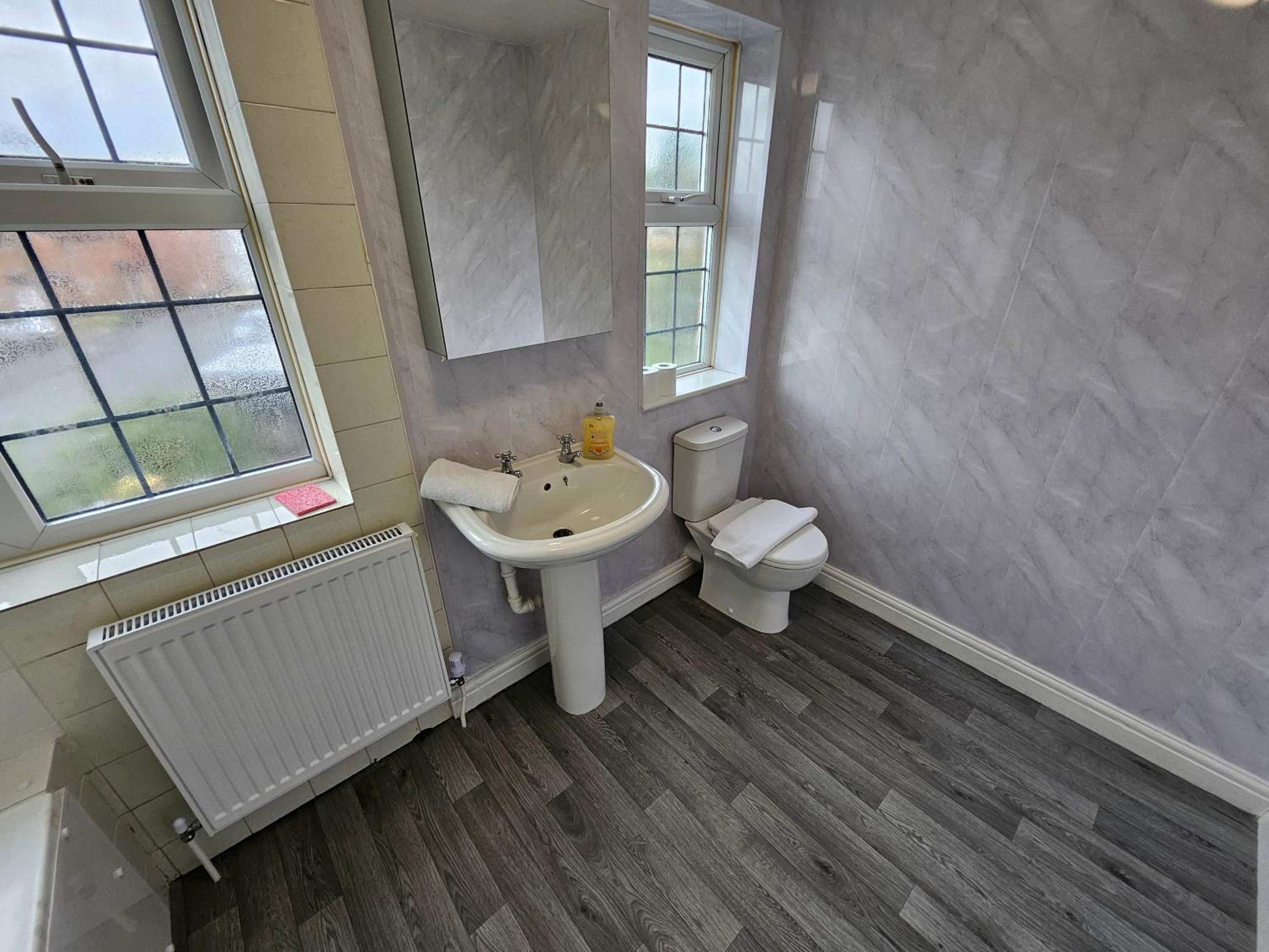 Double Room with Shared Bathroom photo 3