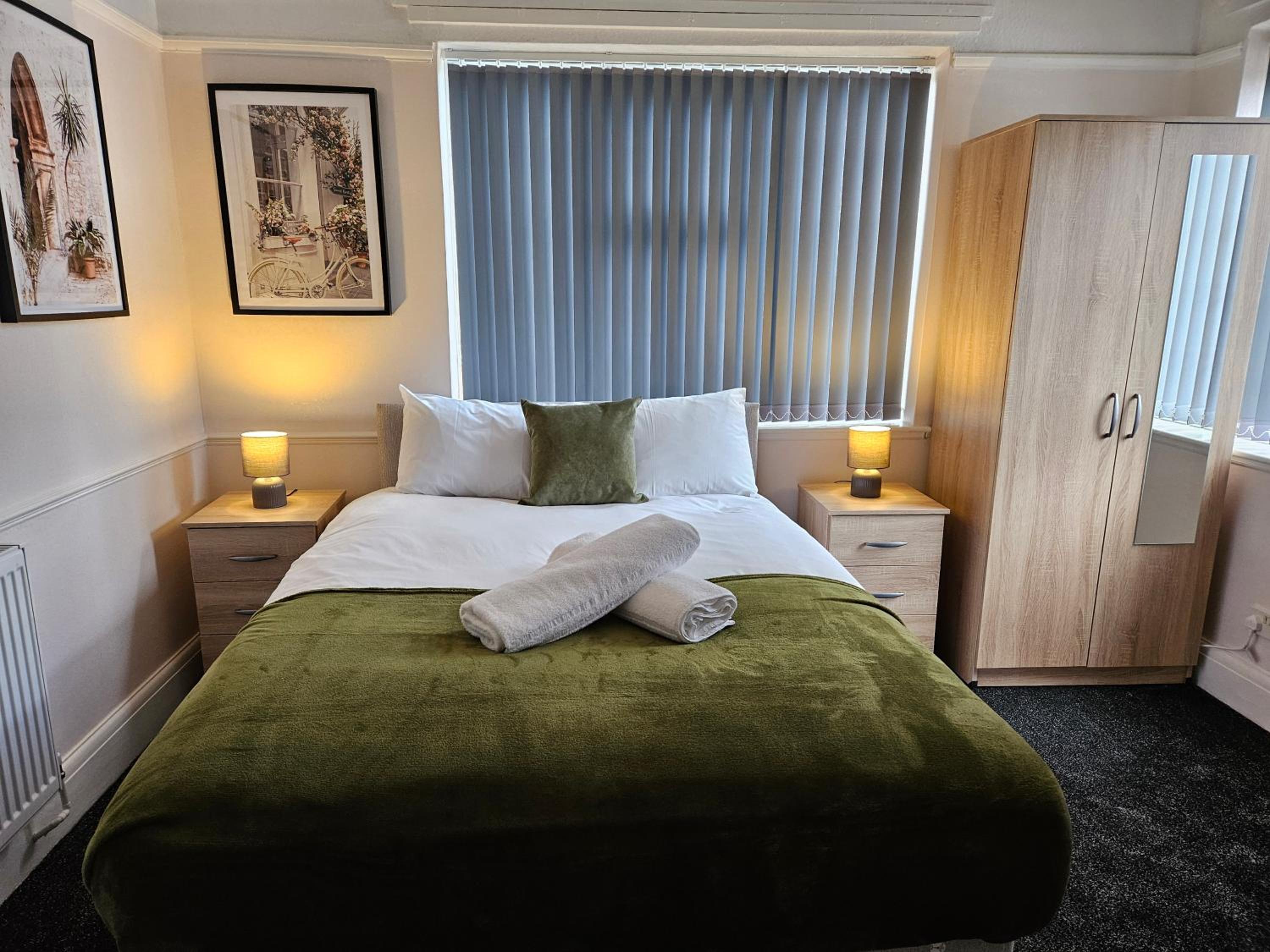 Double Room with Shared Bathroom photo 2