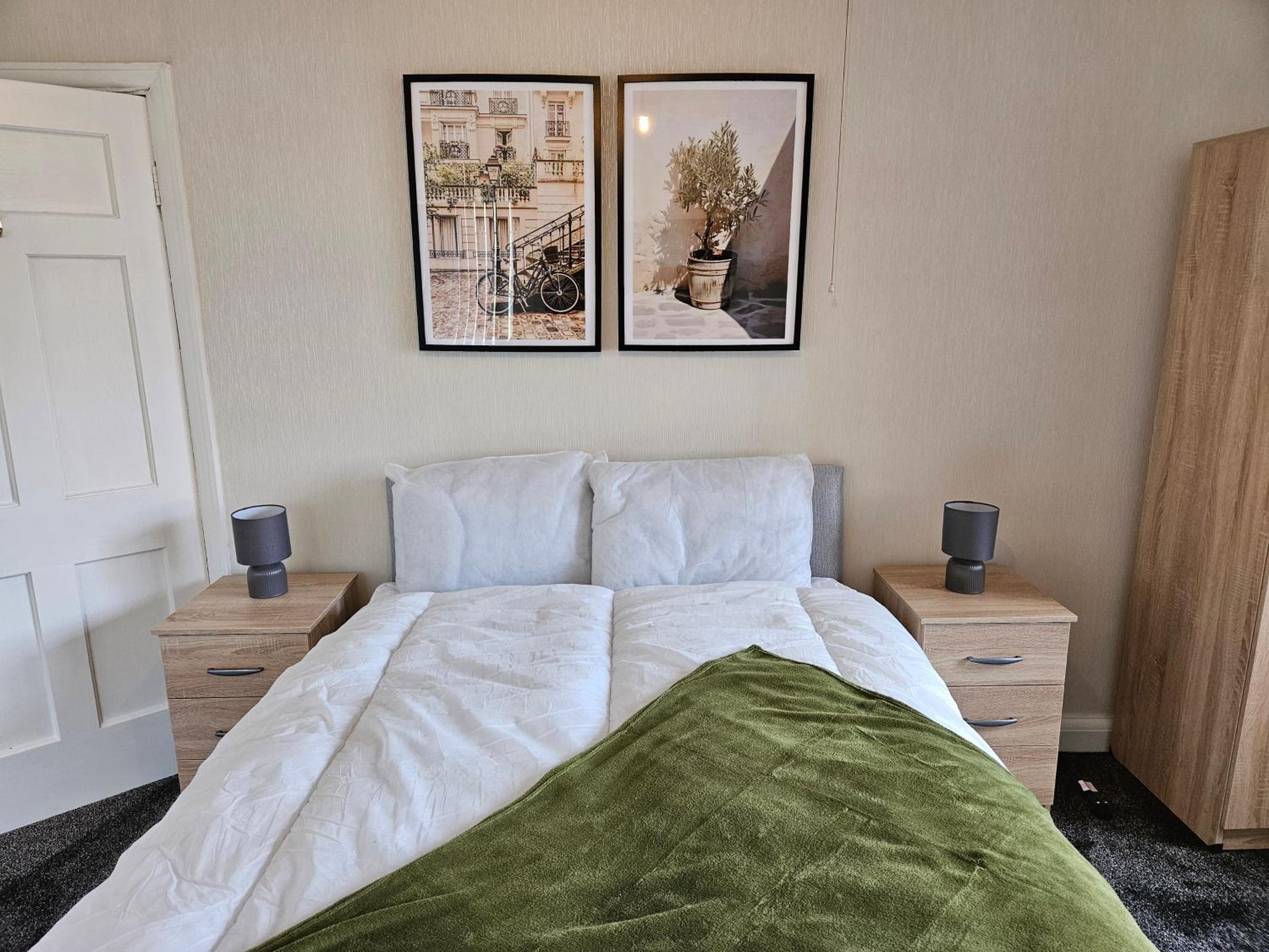 Double Room with Shared Bathroom photo 2