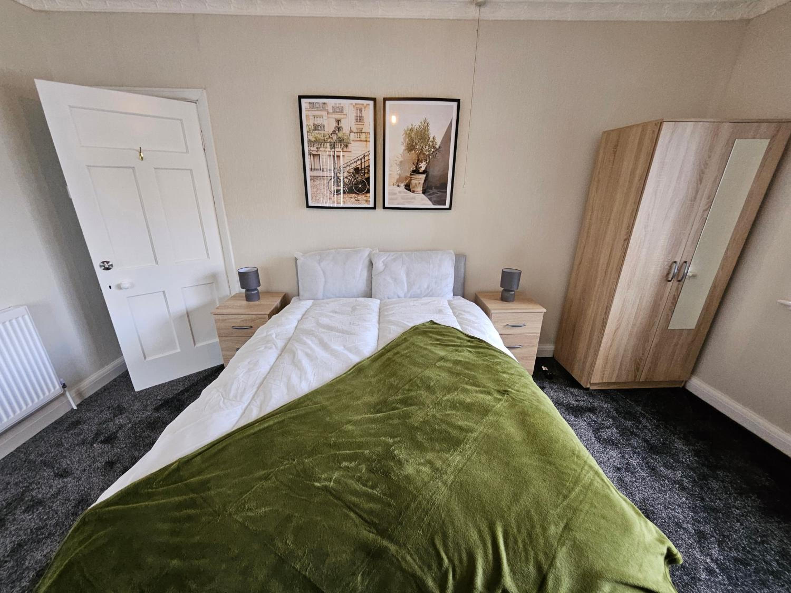 Double Room with Shared Bathroom photo 1