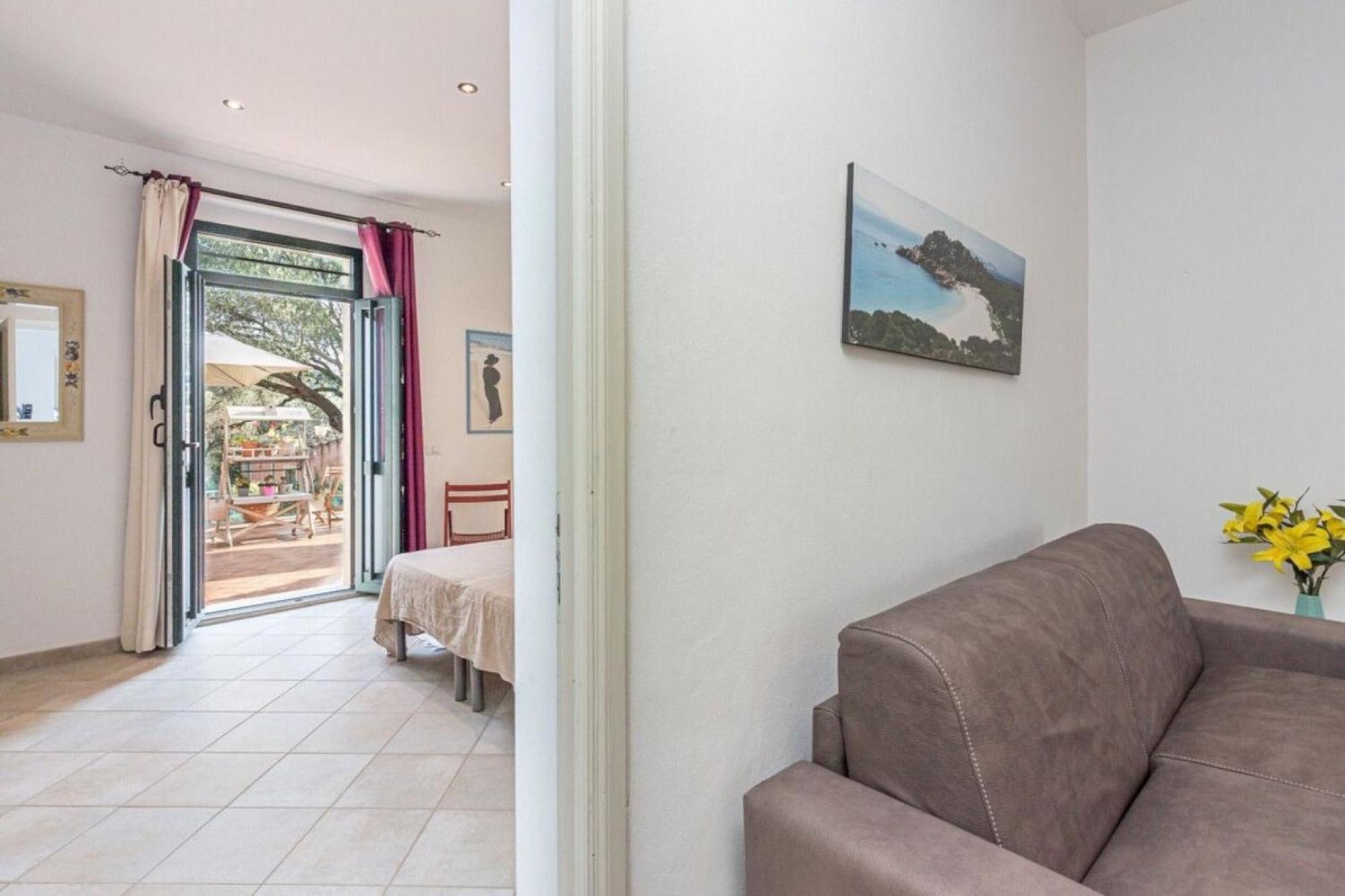 Superior One-Bedroom Apartment photo 2