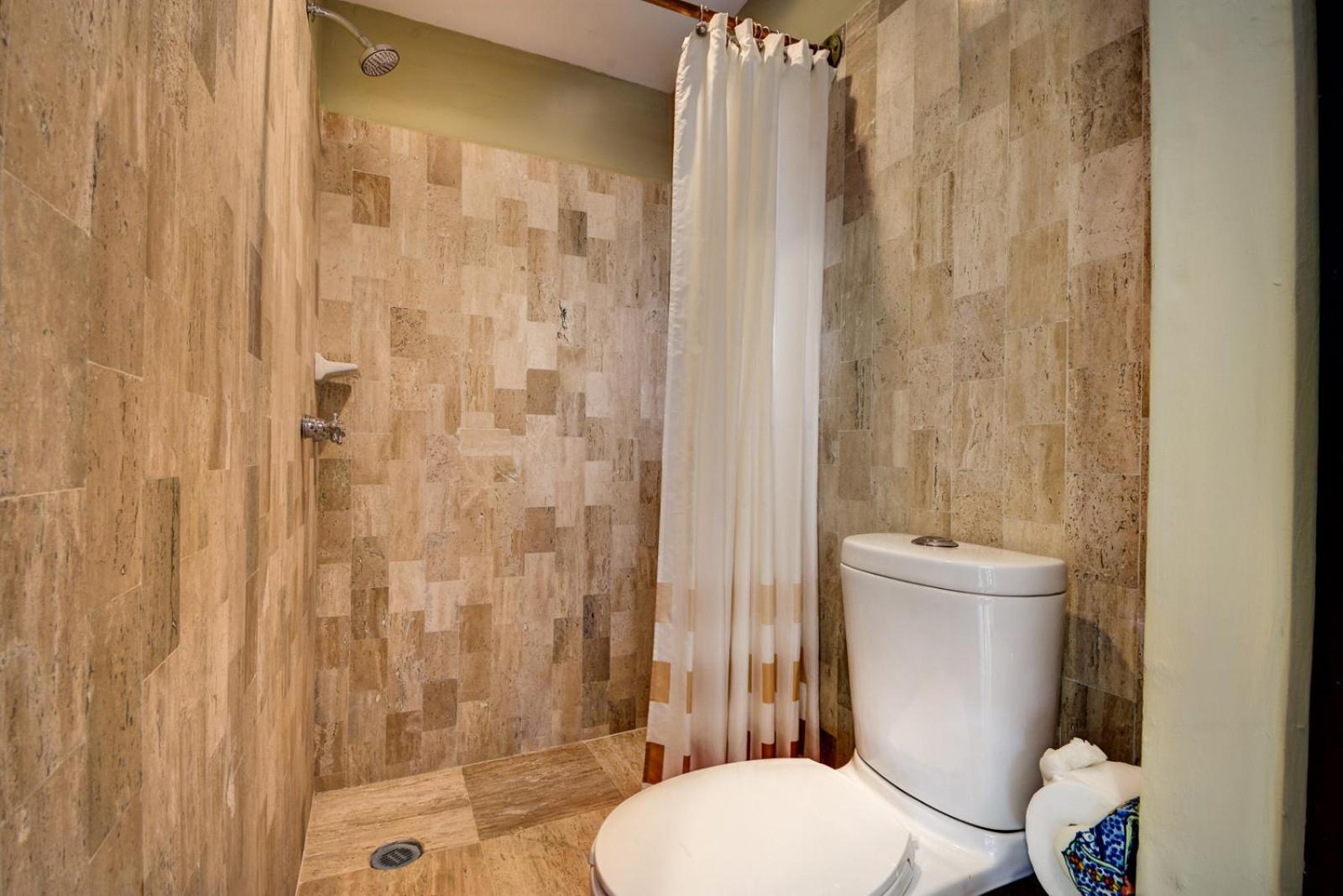 Quadruple Room - Photo 3