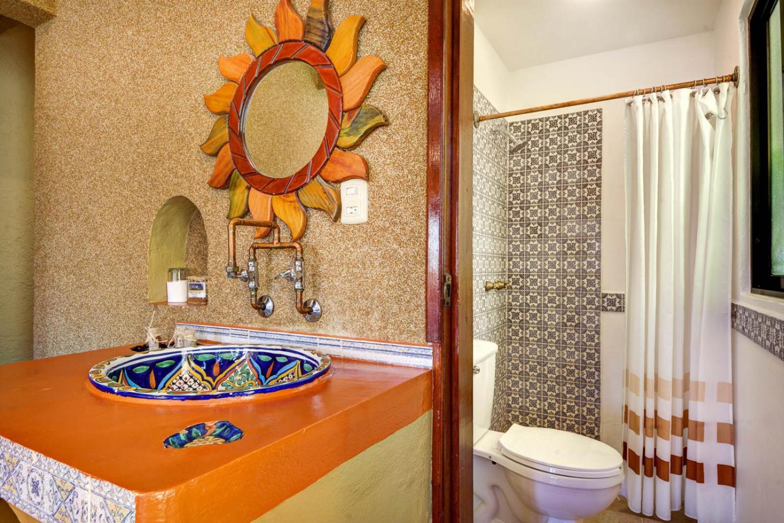 King Room with Balcony - Photo 4