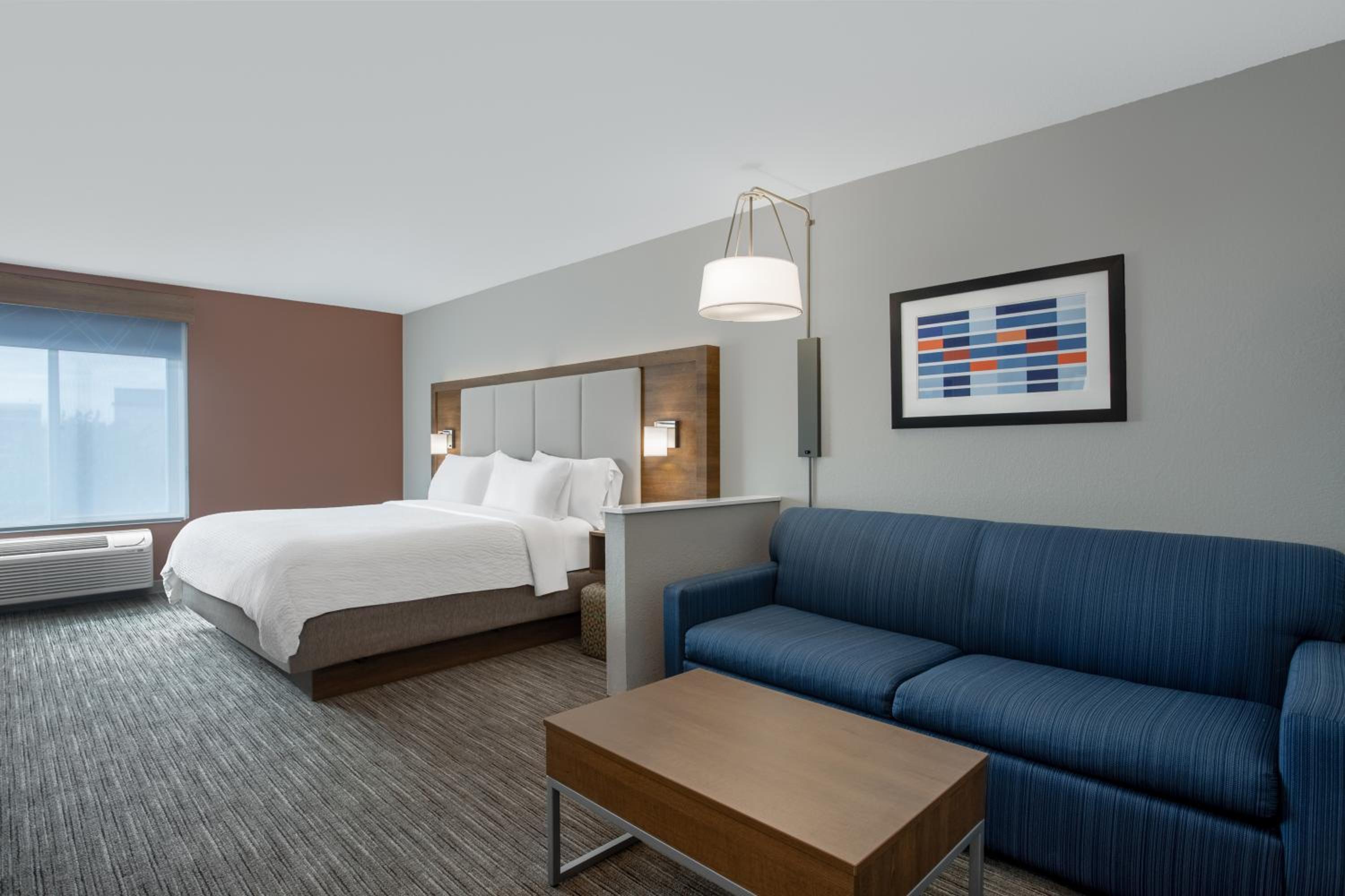 Standard King Room with Sofa Bed - Photo 1