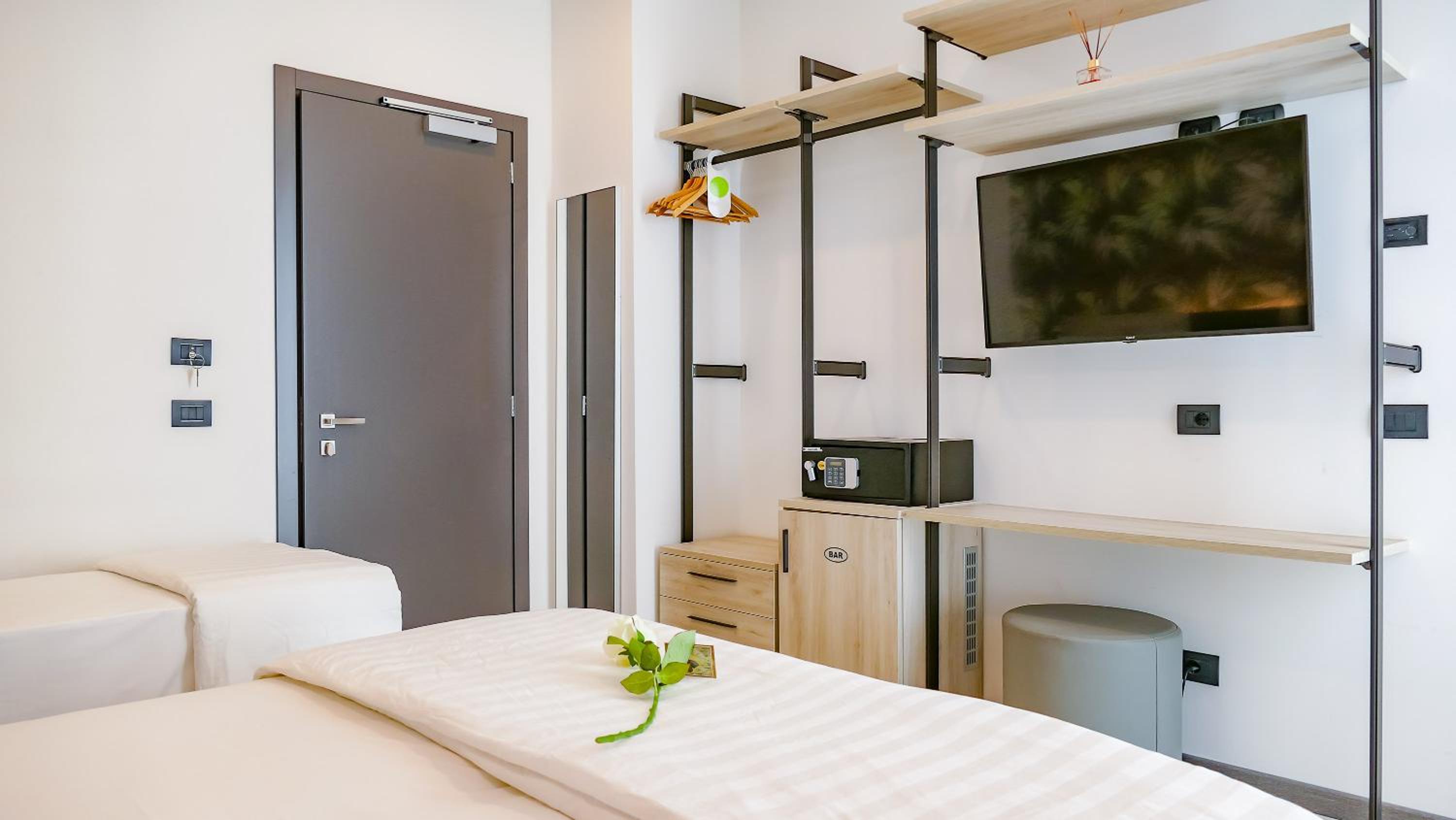 Superior Triple Room with Terrace and Kitchen Use - Photo 18