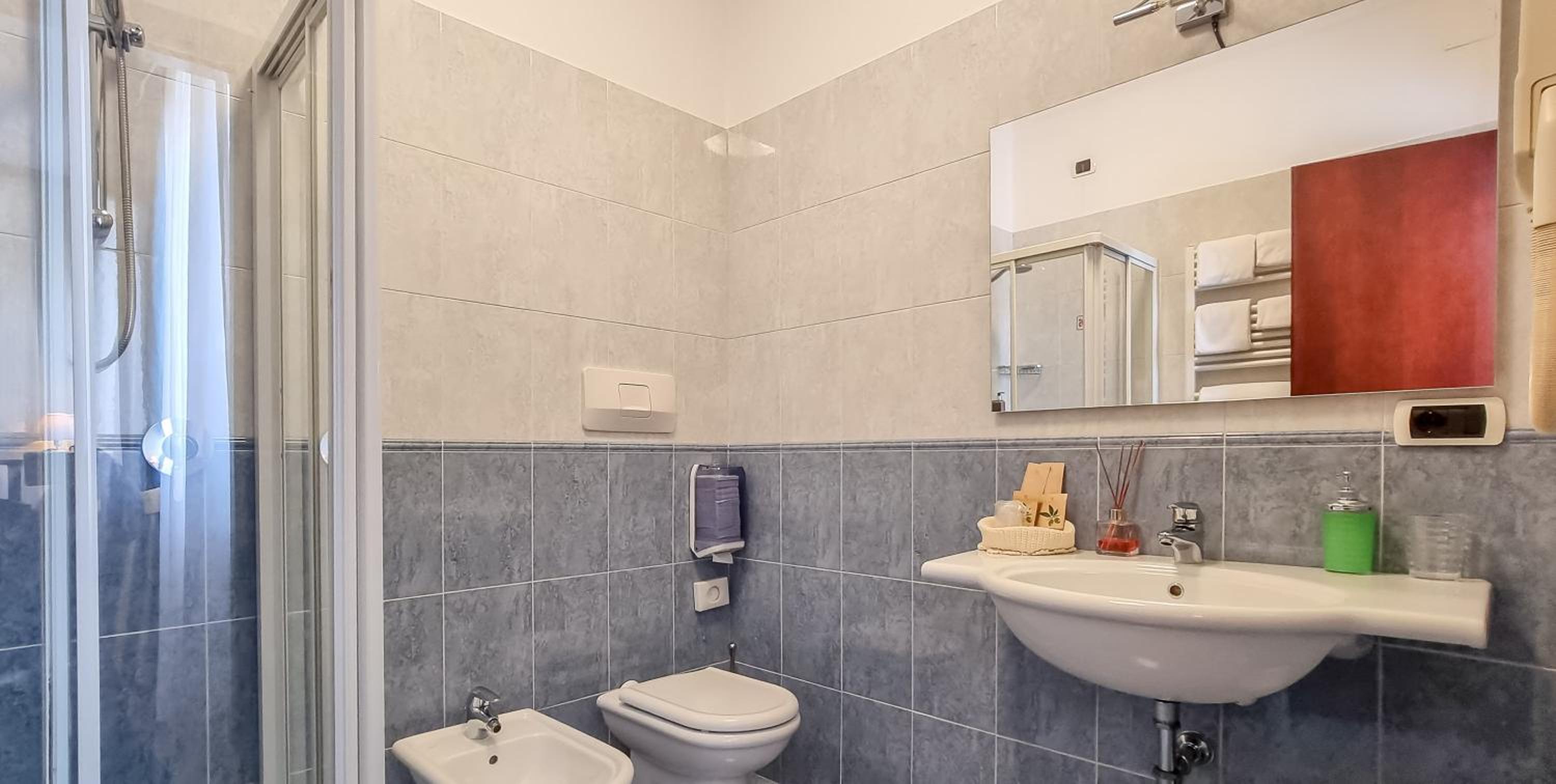 Double or Twin Room - Photo 6
