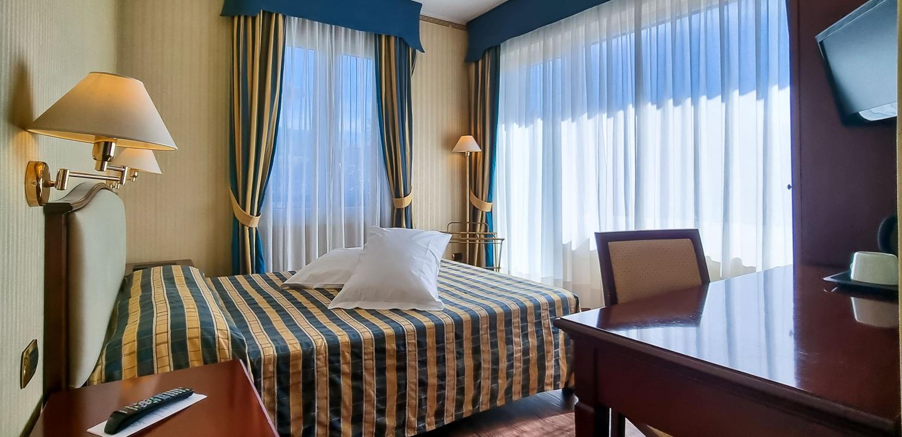 Small Double Room with Balcony - Photo 1