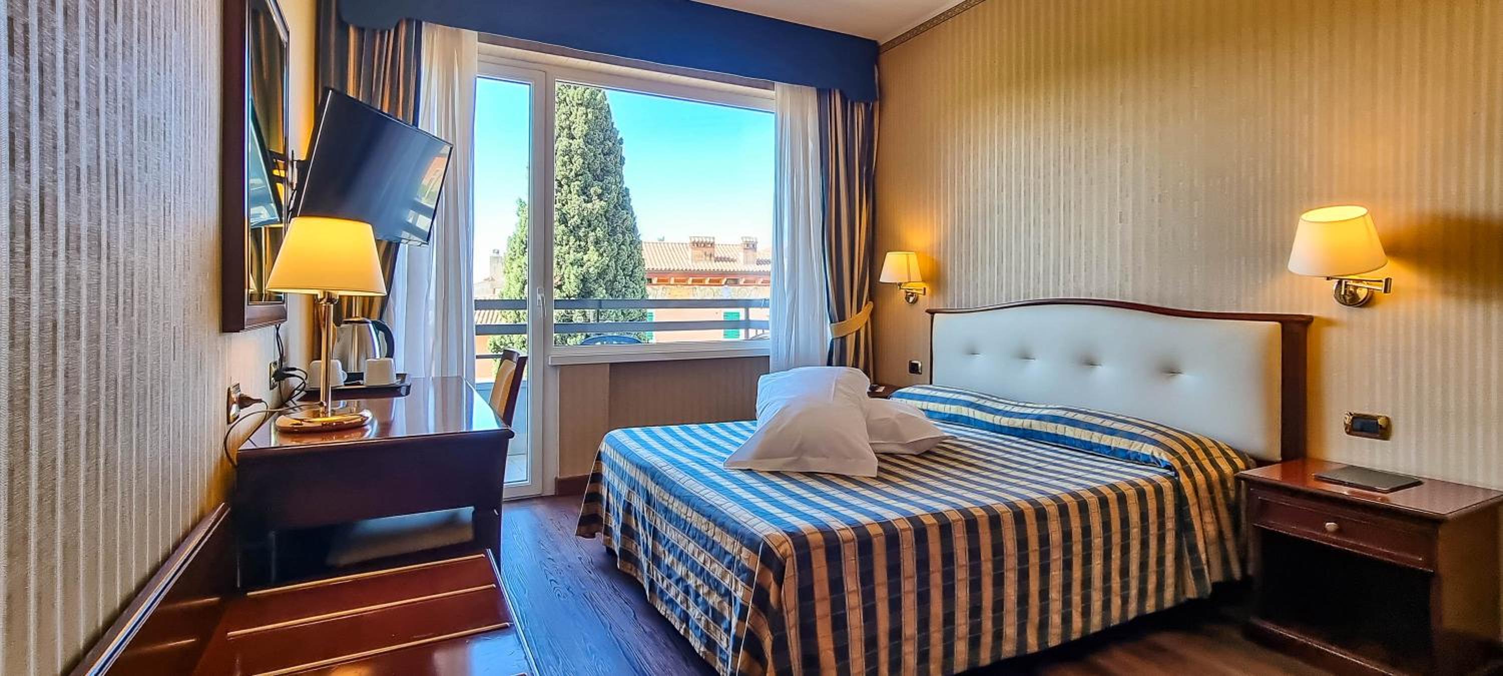Double or Twin Room - Photo 8