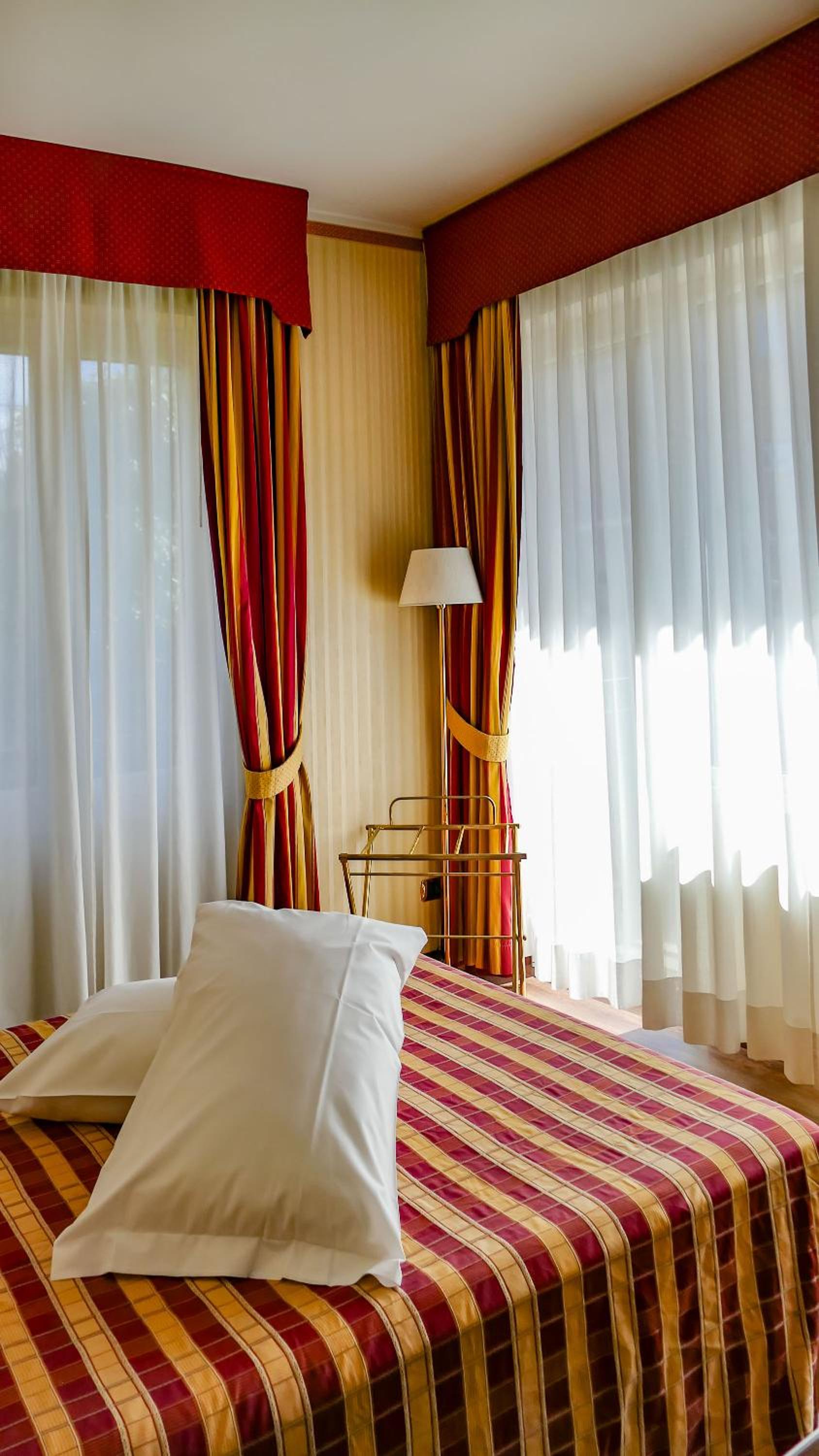Small Double Room with Balcony - Photo 2