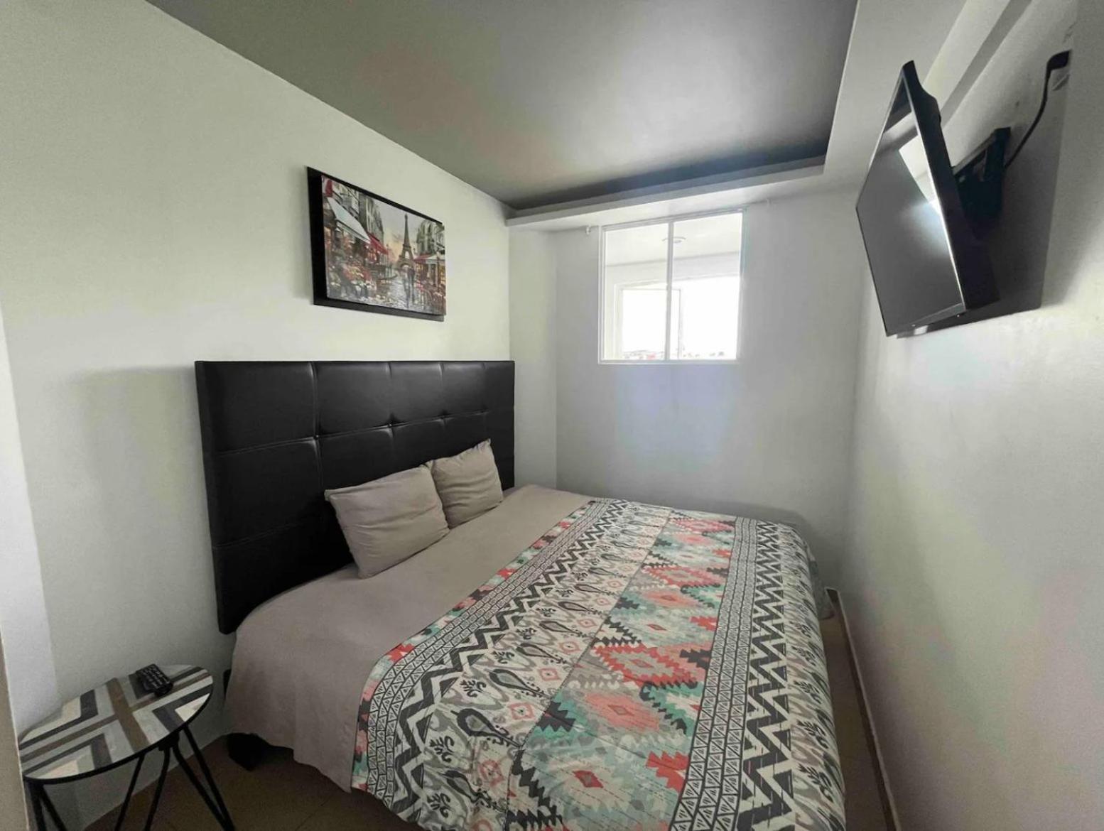 One-Bedroom Apartment photo 1