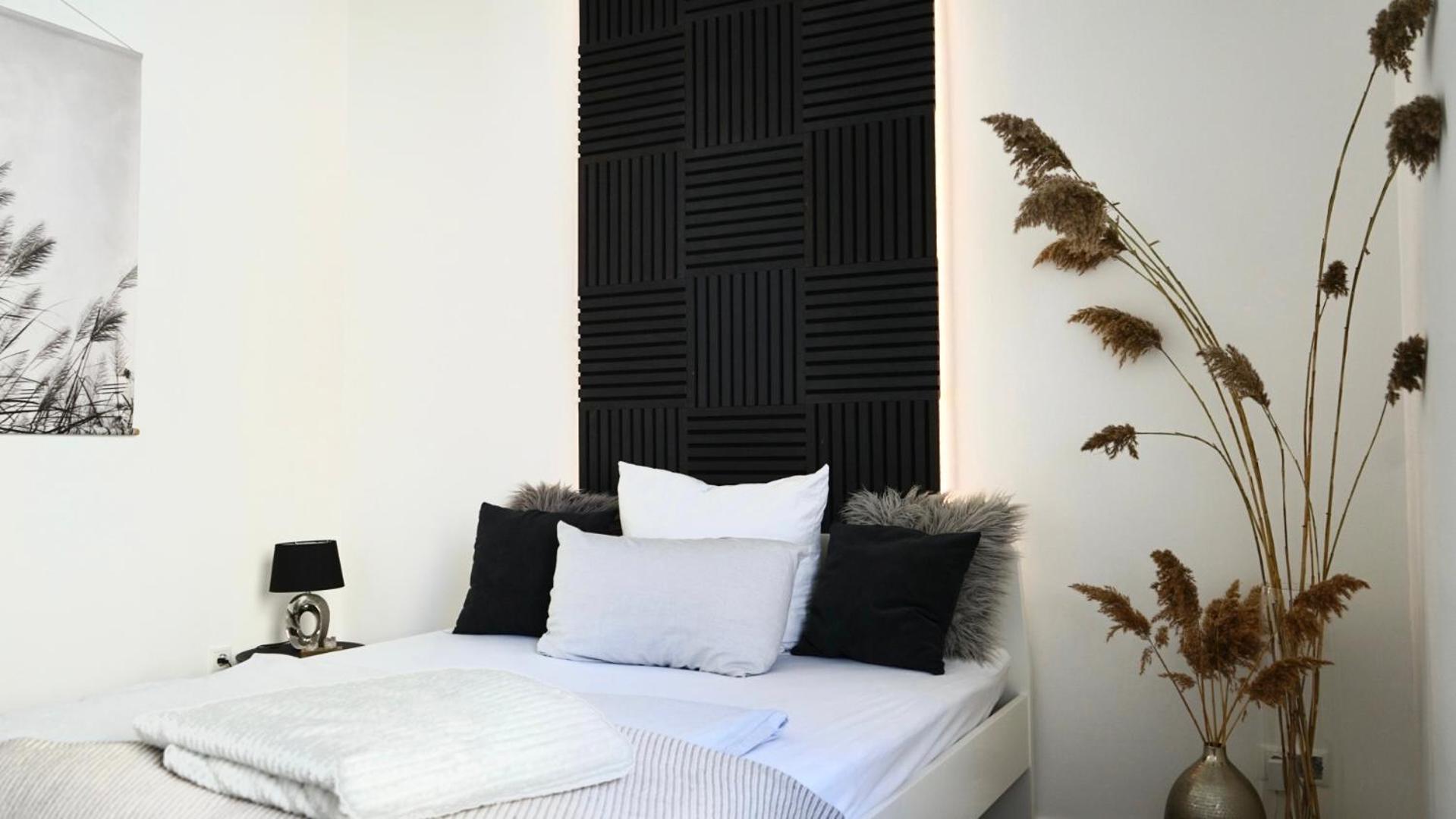 One-Bedroom Apartment with Terrace photo 1