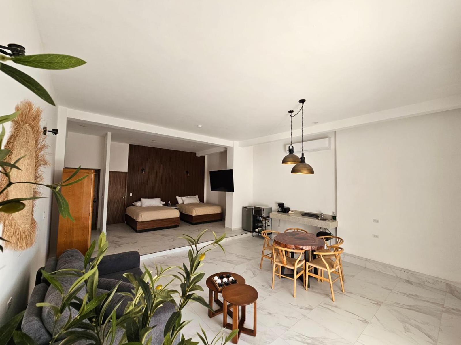 One-Bedroom Apartment photo 1
