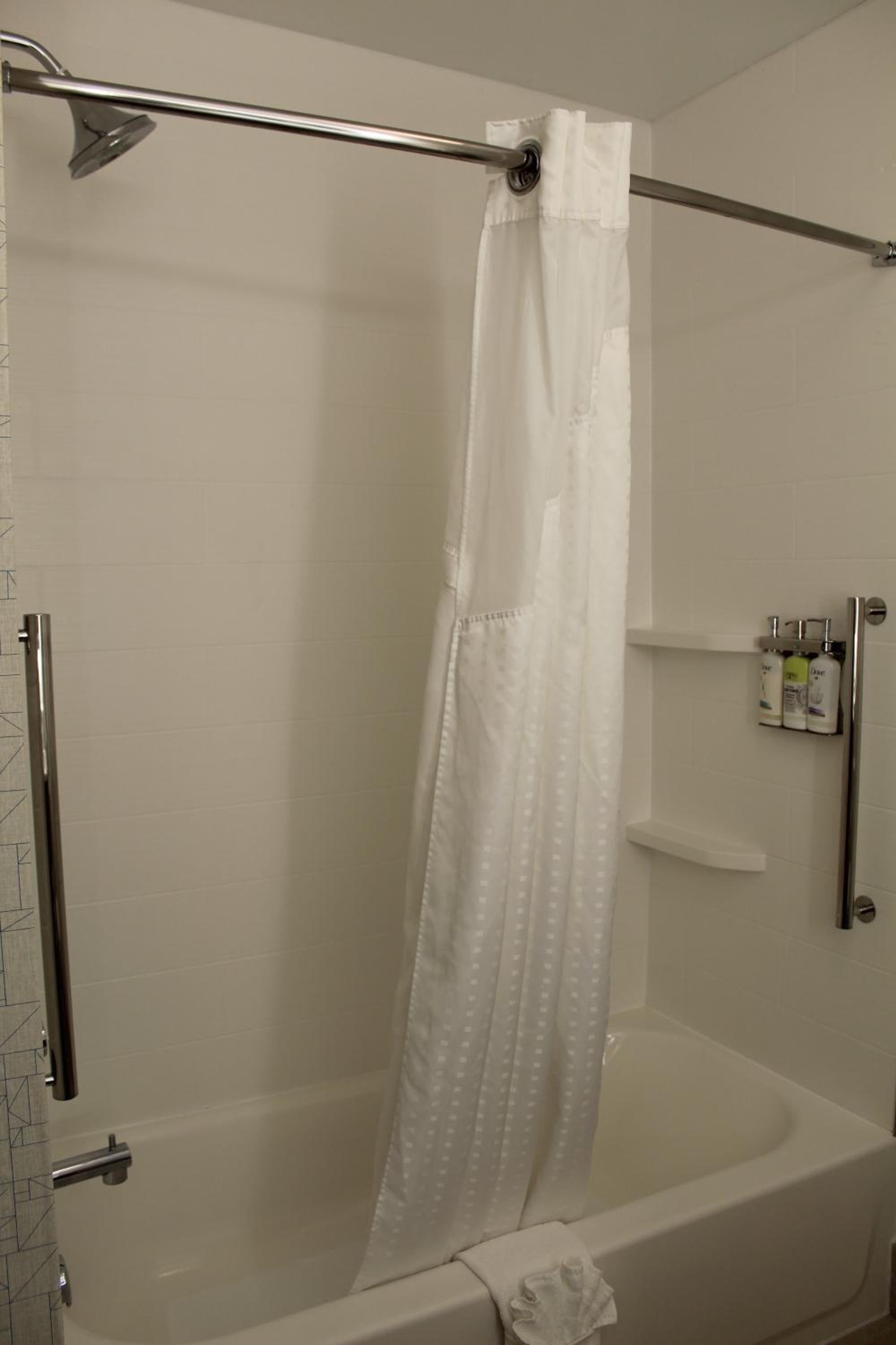 King Suite with Disability Access and Bathtub - Non Smoking photo 3