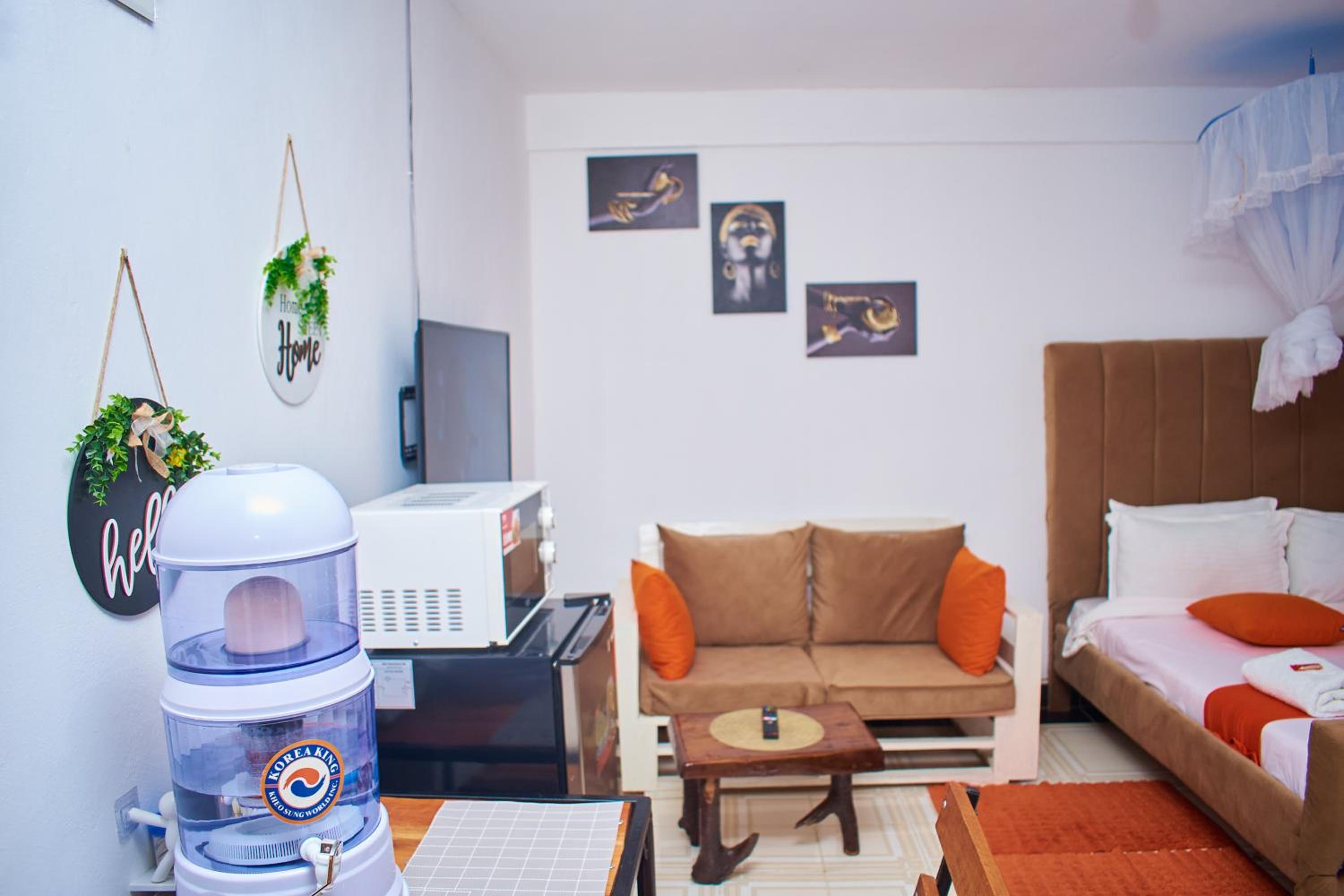 One-Bedroom Apartment photo 1