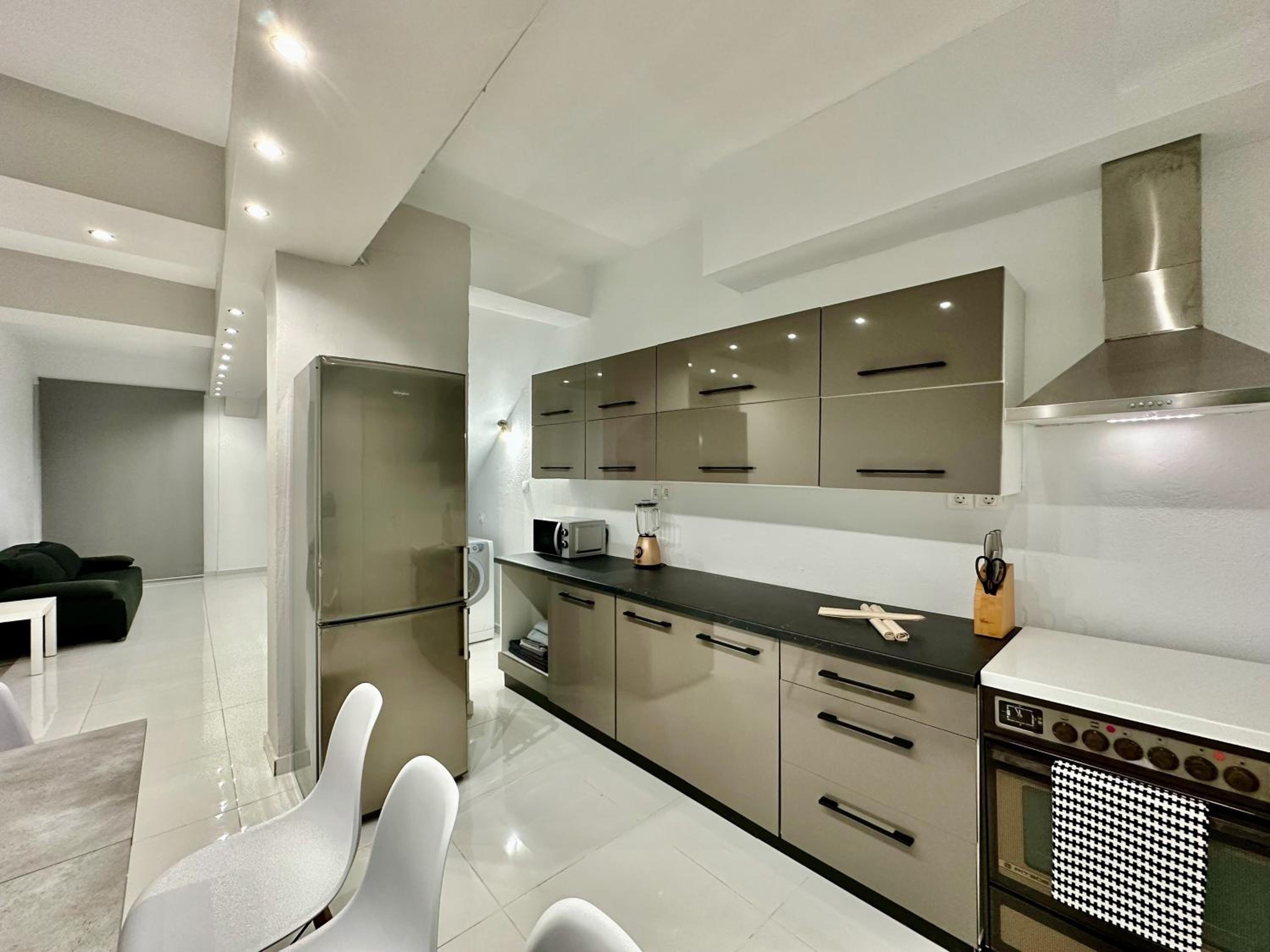 Four-Bedroom House photo 2