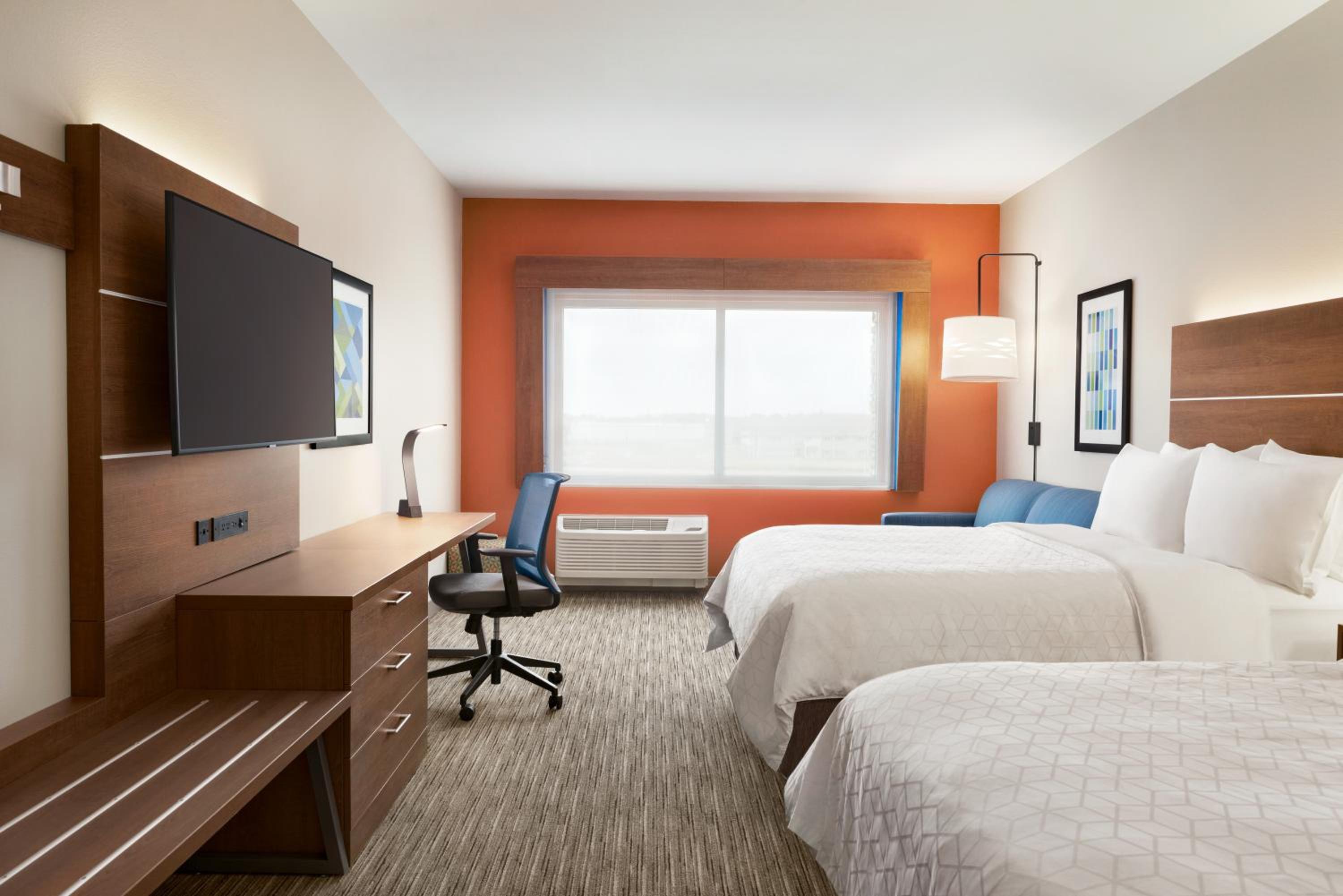 Standard King Room with Roll-In Shower - Communications Access - Photo 1