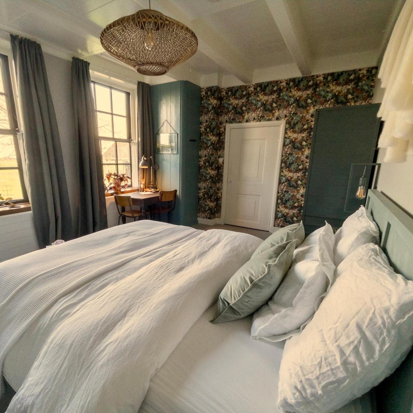 Deluxe Queen Room photo 2