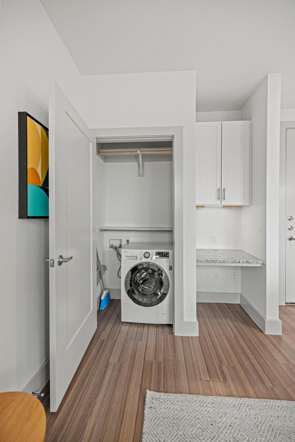 Queen Room - Disability Access - Photo 18