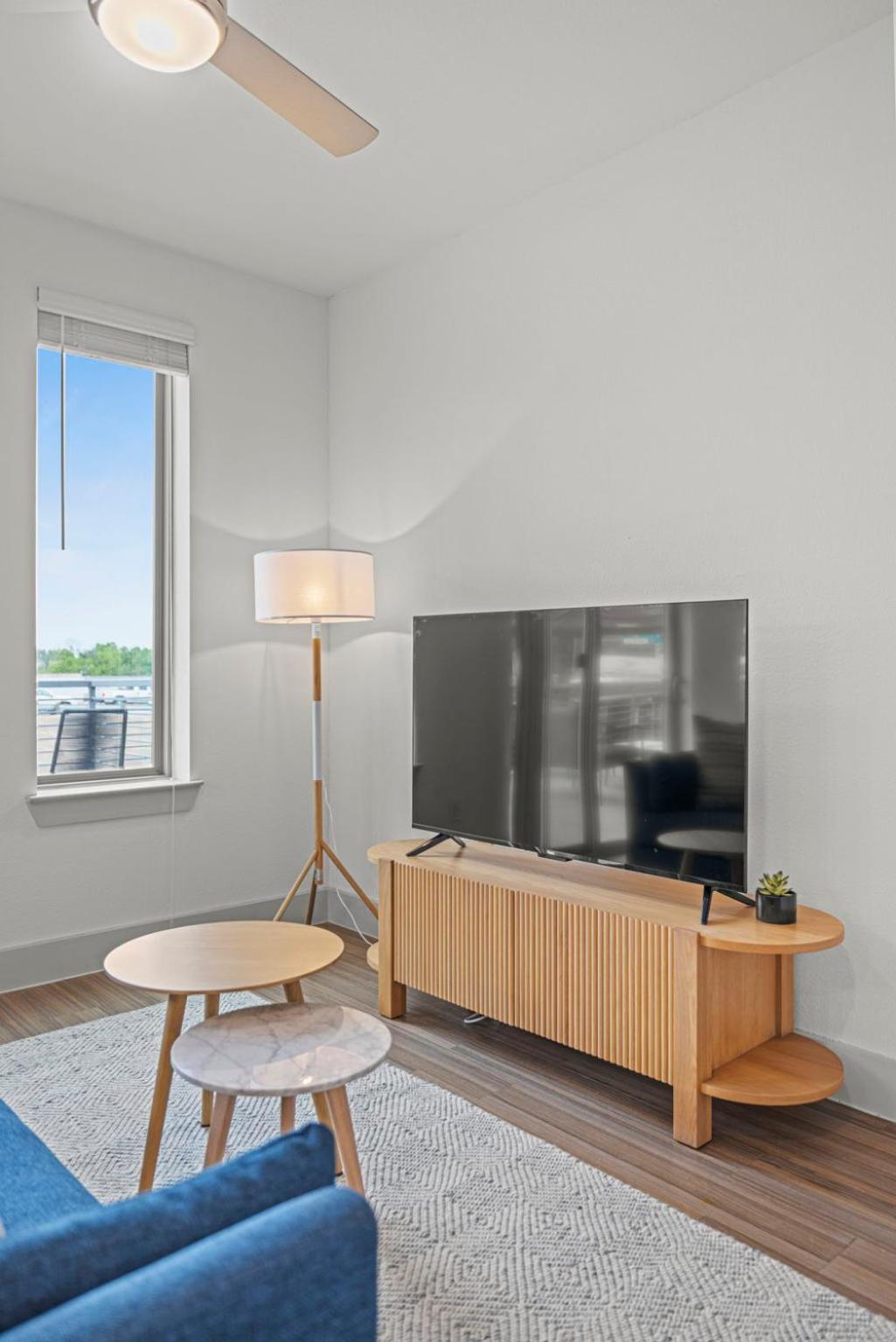 Queen Room - Disability Access - Photo 10