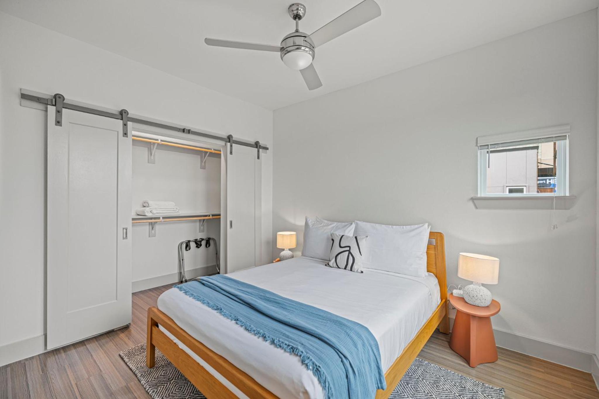 Queen Room - Disability Access - Photo 22