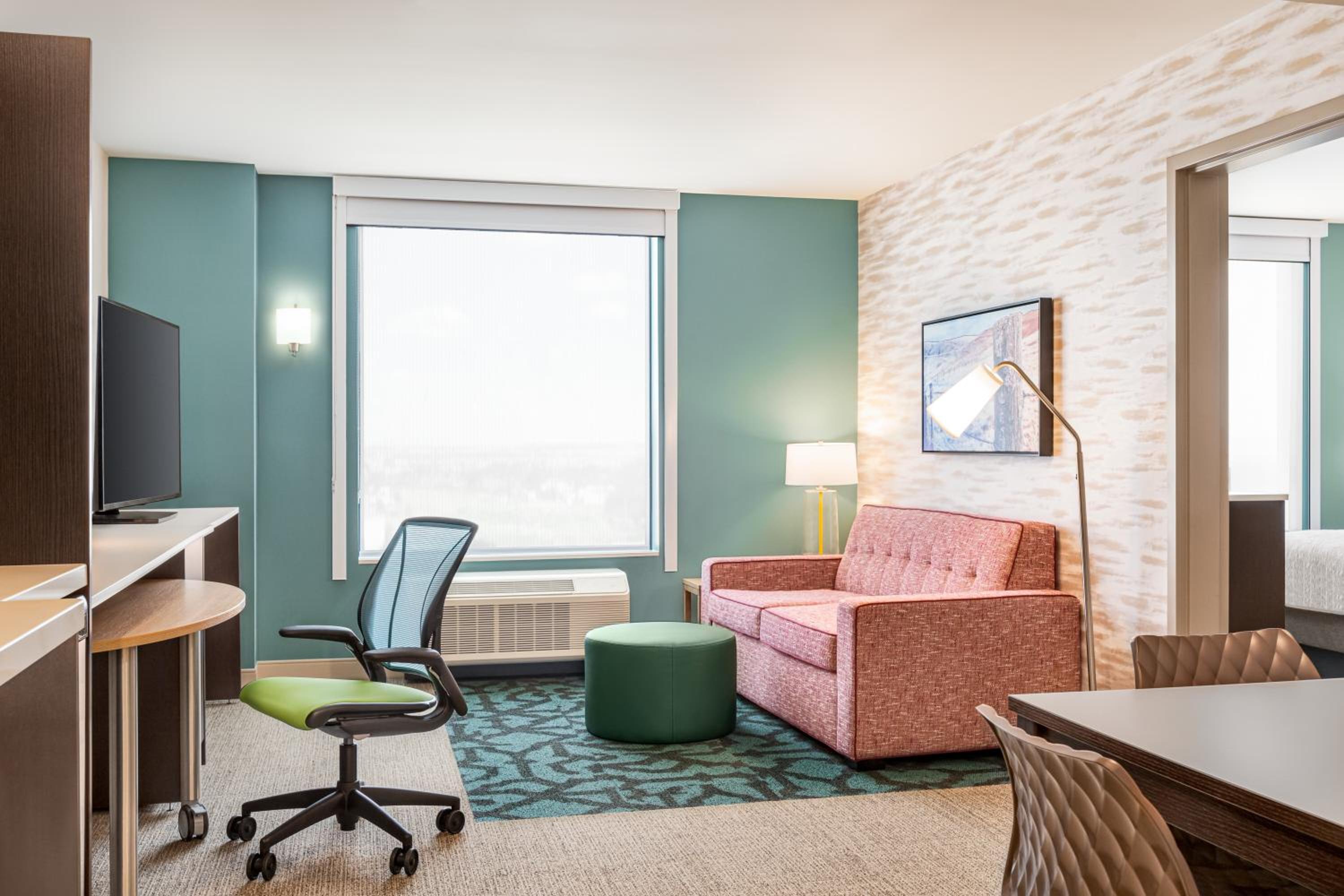 One-Bedroom King Suite - Photo 4