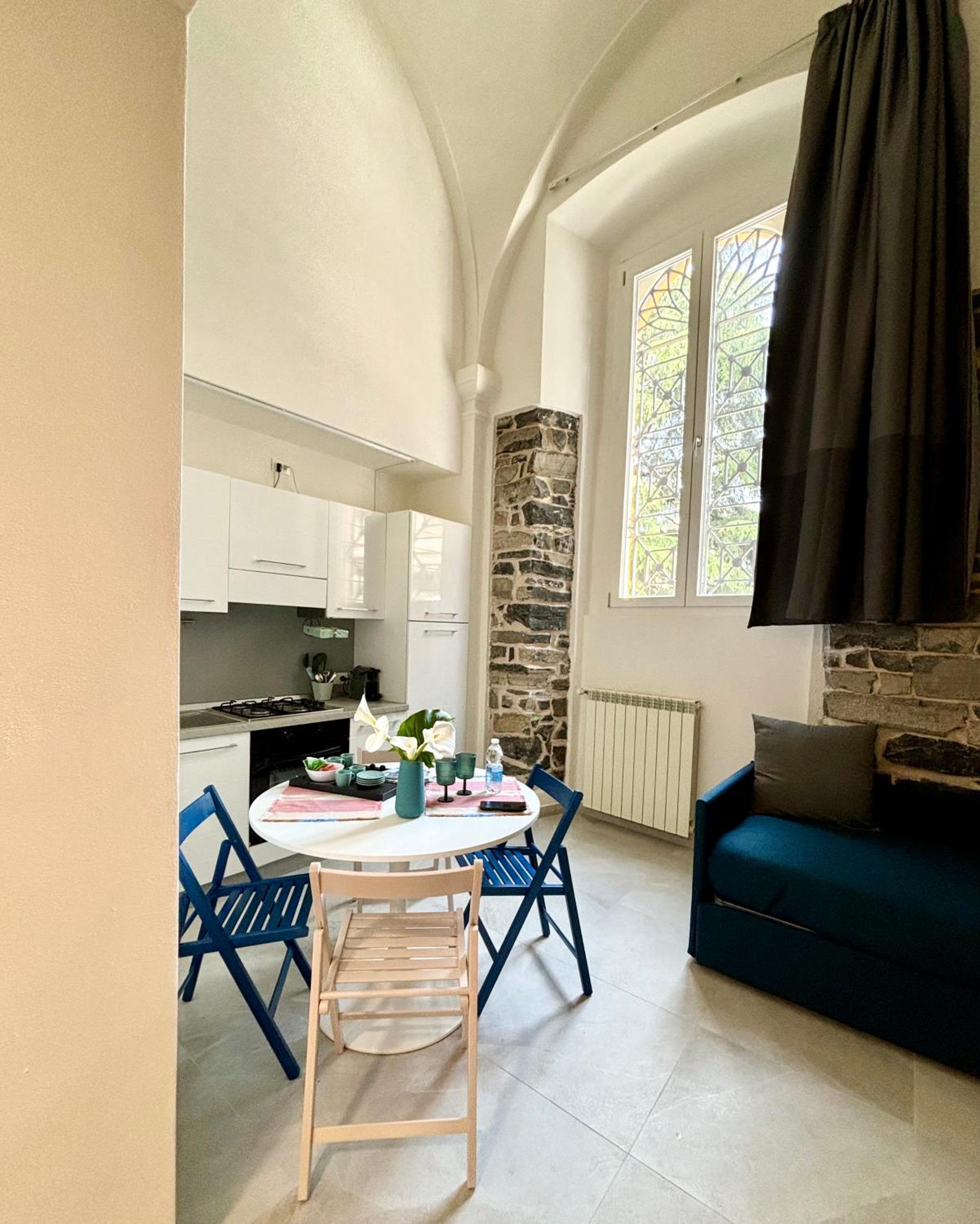 Deluxe One-Bedroom Apartment with City View photo 2
