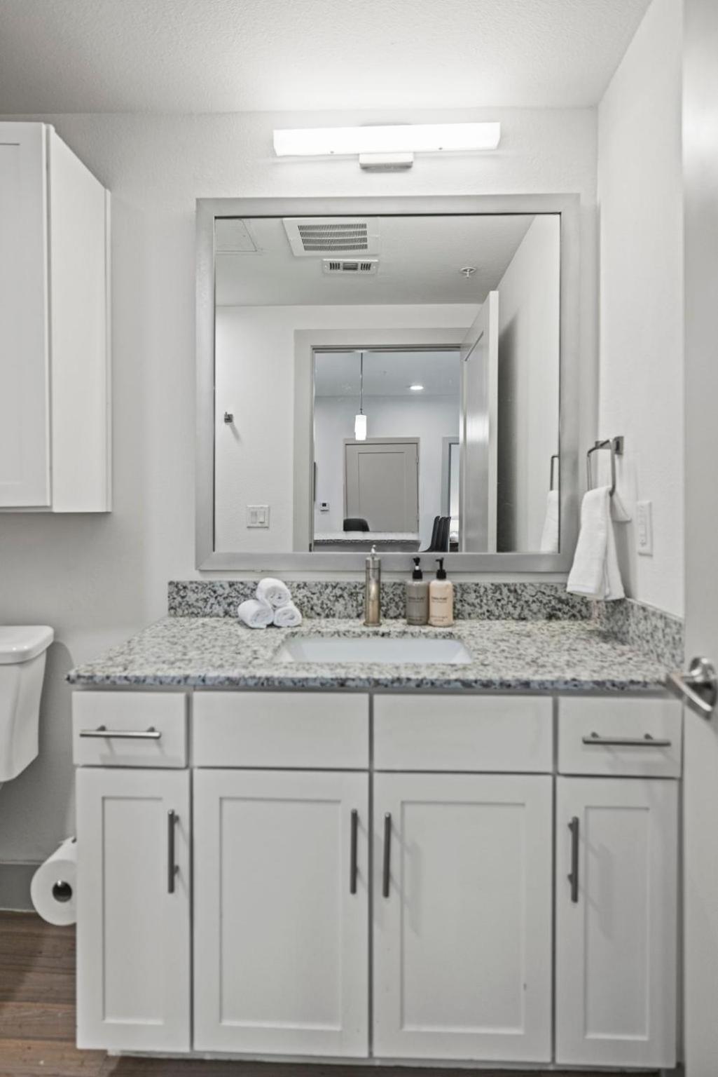Two-Room Apartment - Photo 33