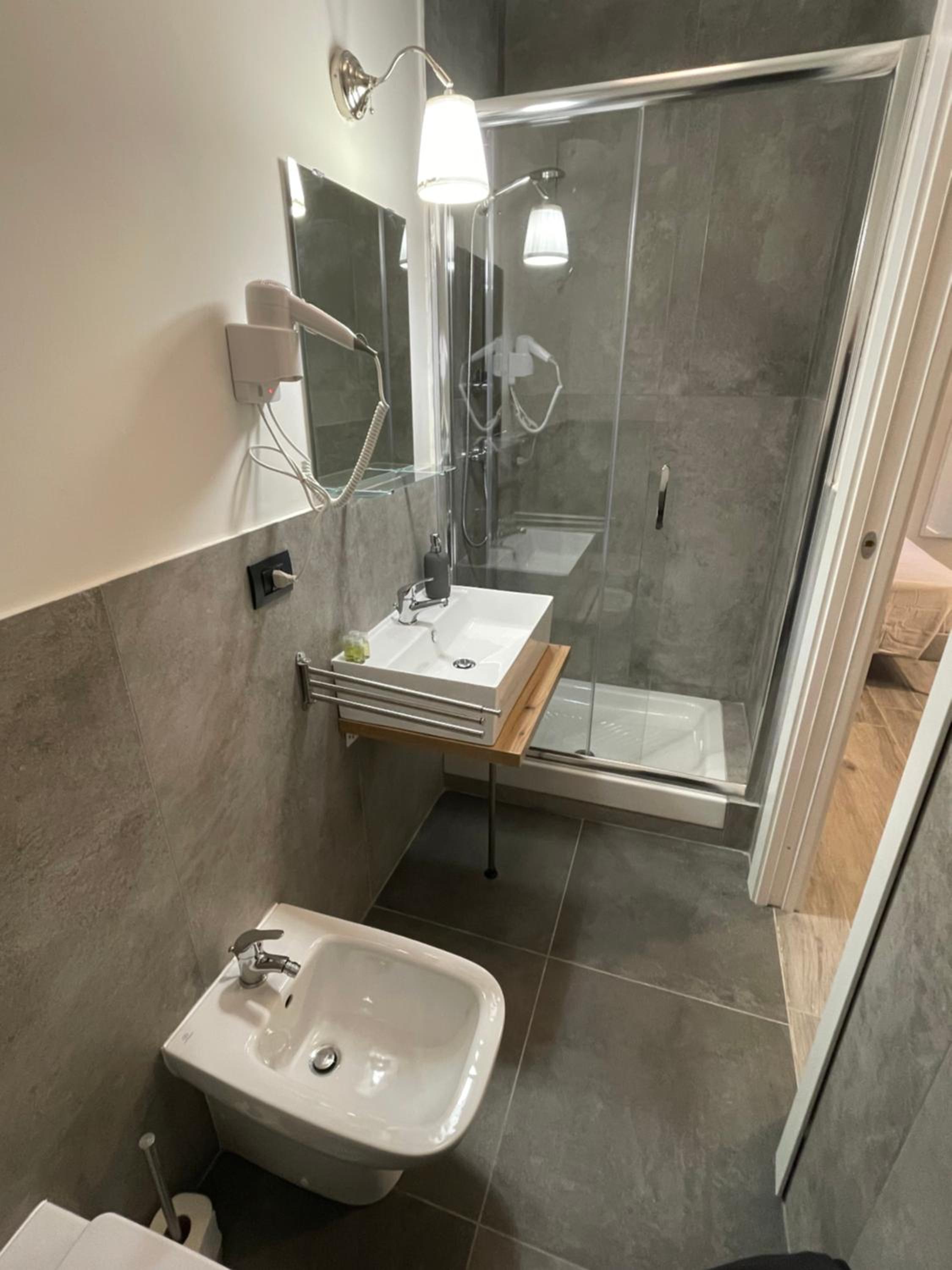 Double Room with Private Bathroom photo 2
