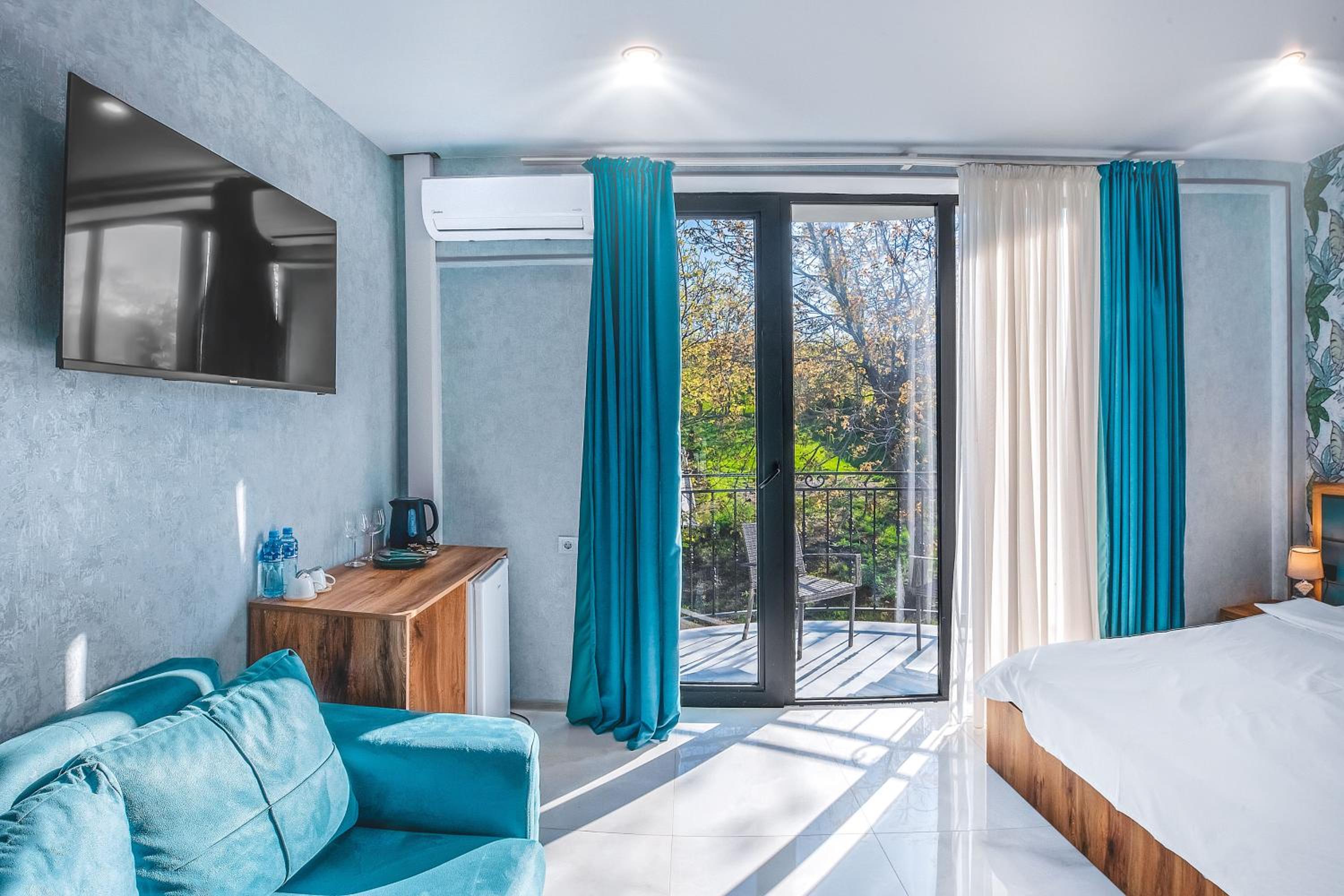 Queen Room with Garden View