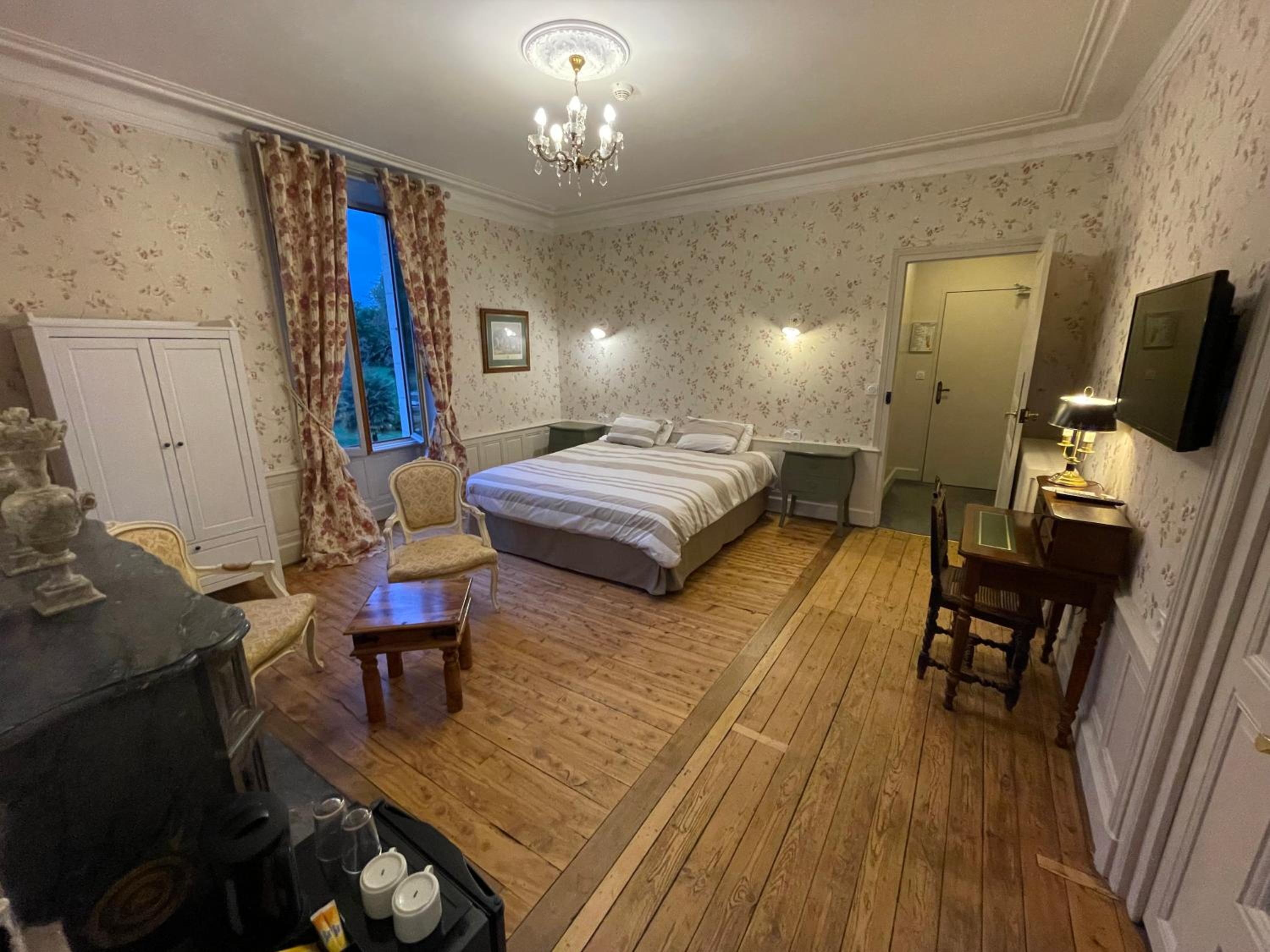 Deluxe Double Room with Bath photo 1
