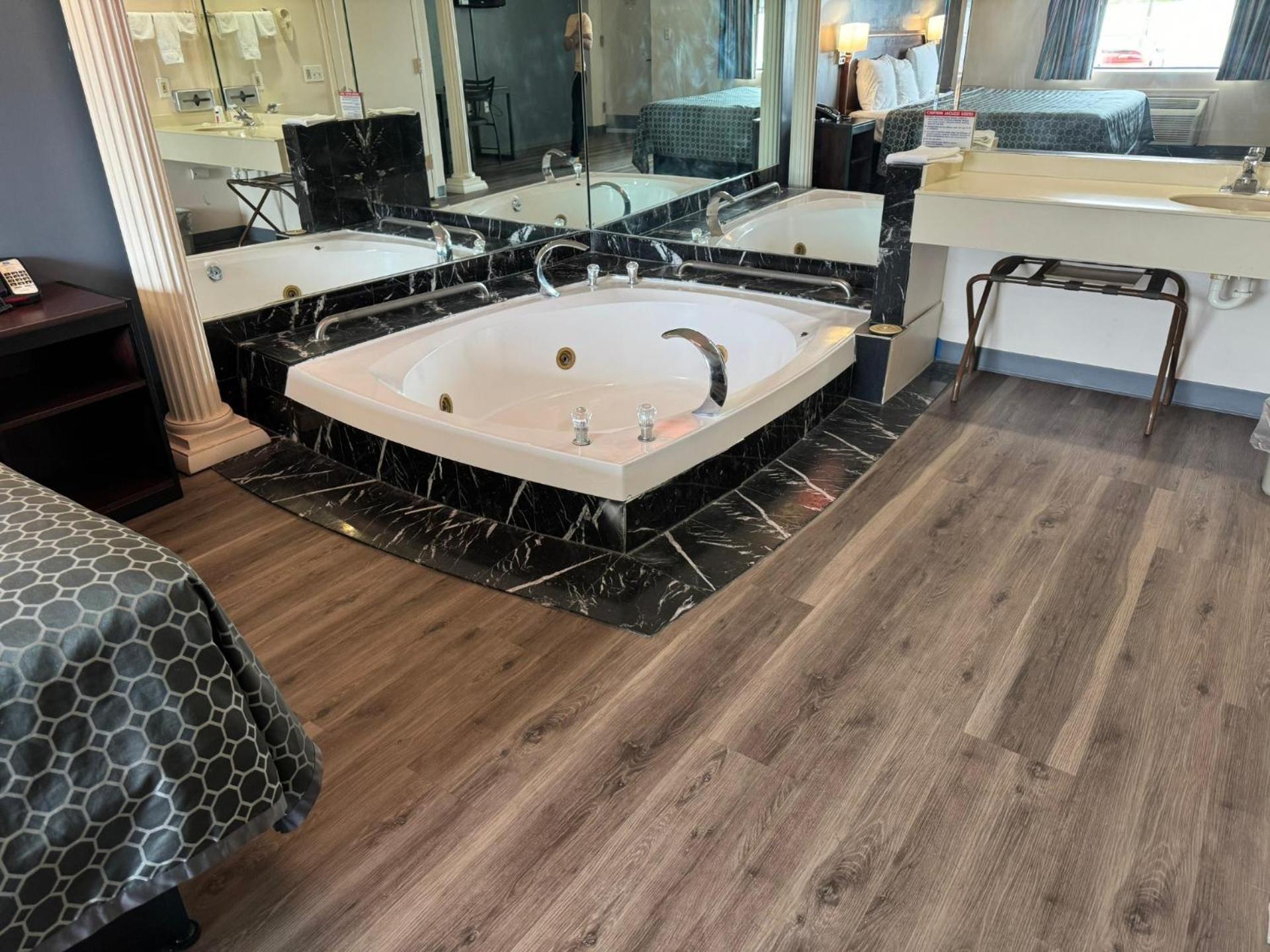Superior King Suite - Photo 8