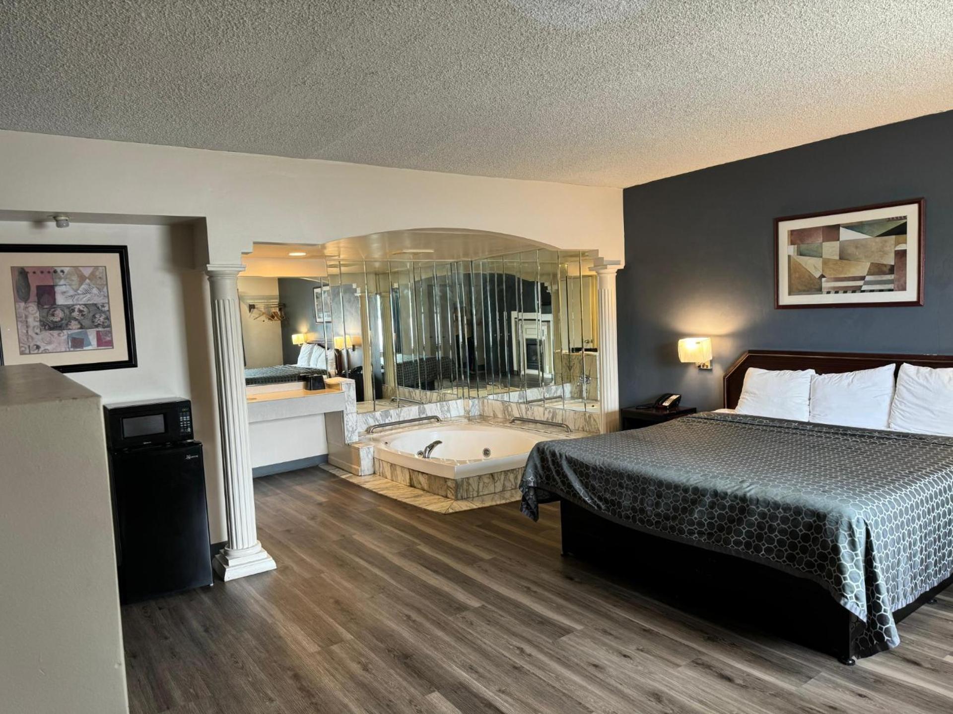 Superior King Suite - Photo 2