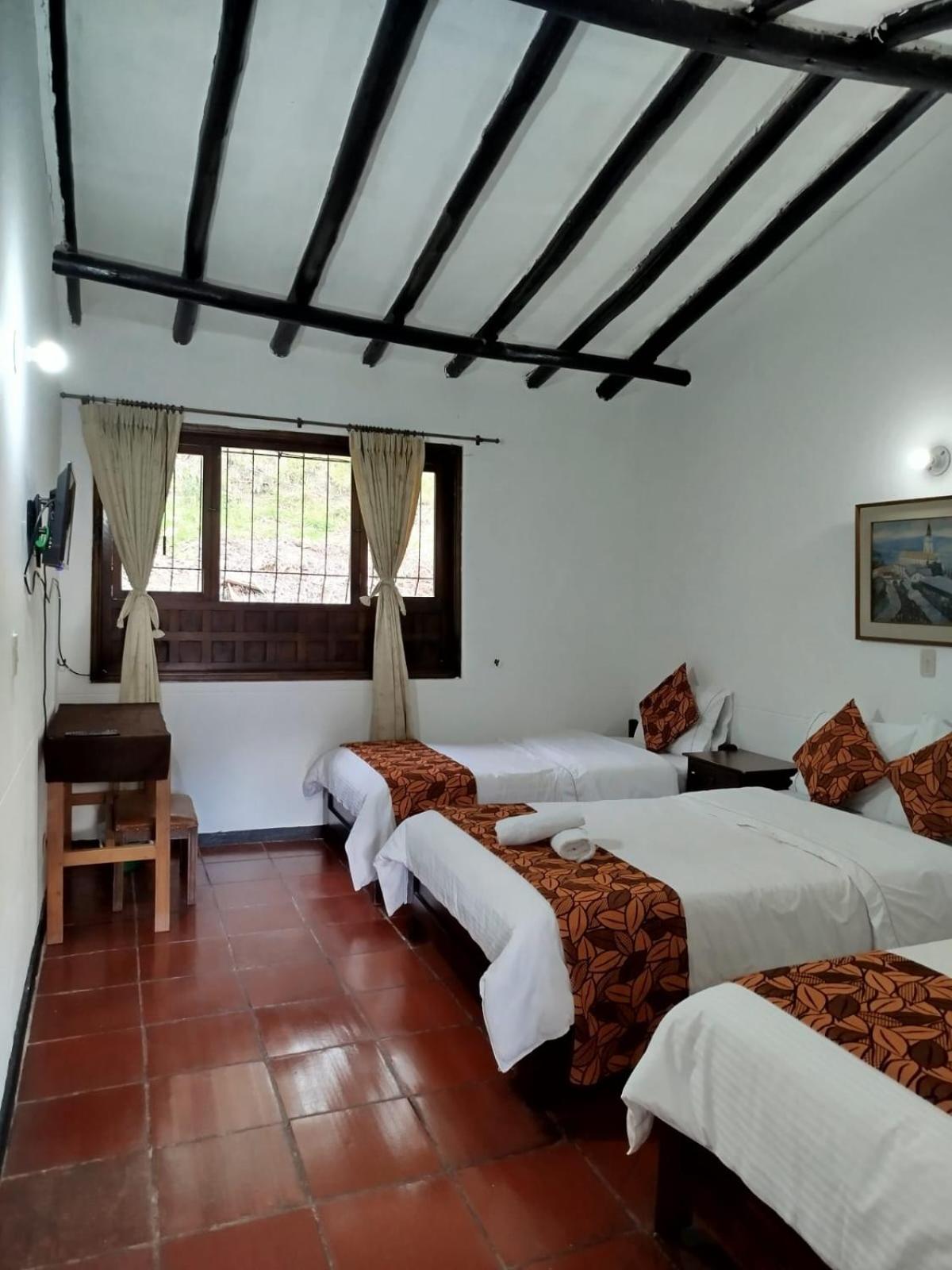 Quadruple Room with Private Bathroom photo 1